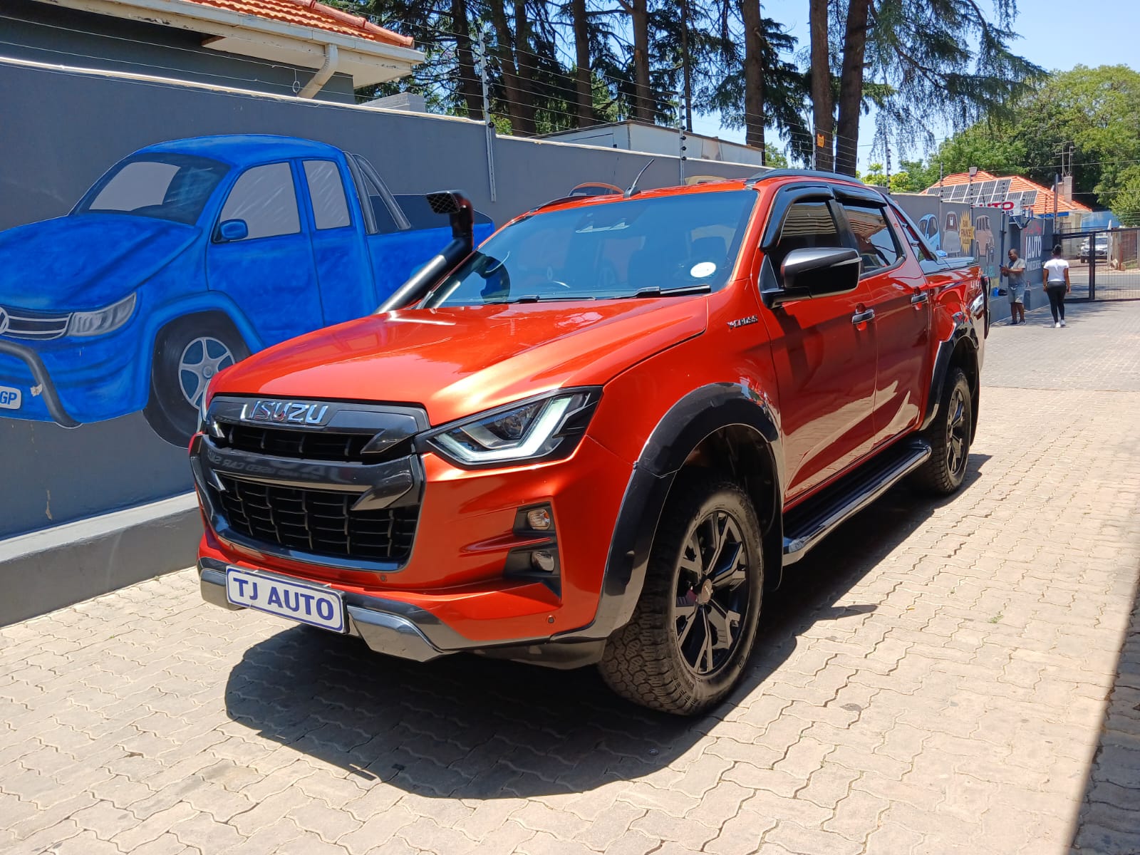 Read more about the article 2023 Isuzu D-Max 3.0 DDI V-Cross HR 4×4 Auto Double-Cab