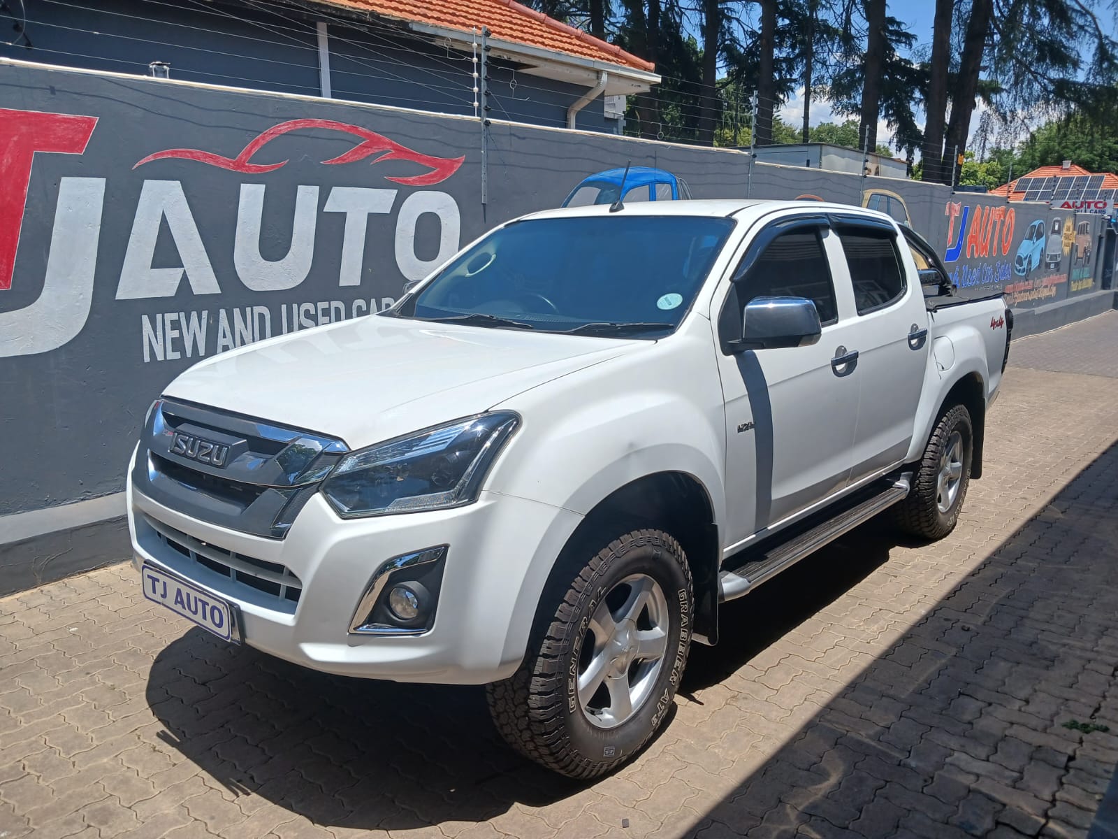Read more about the article 2015 Isuzu KB 300 D-Teq LX 4×4 Double-Cab