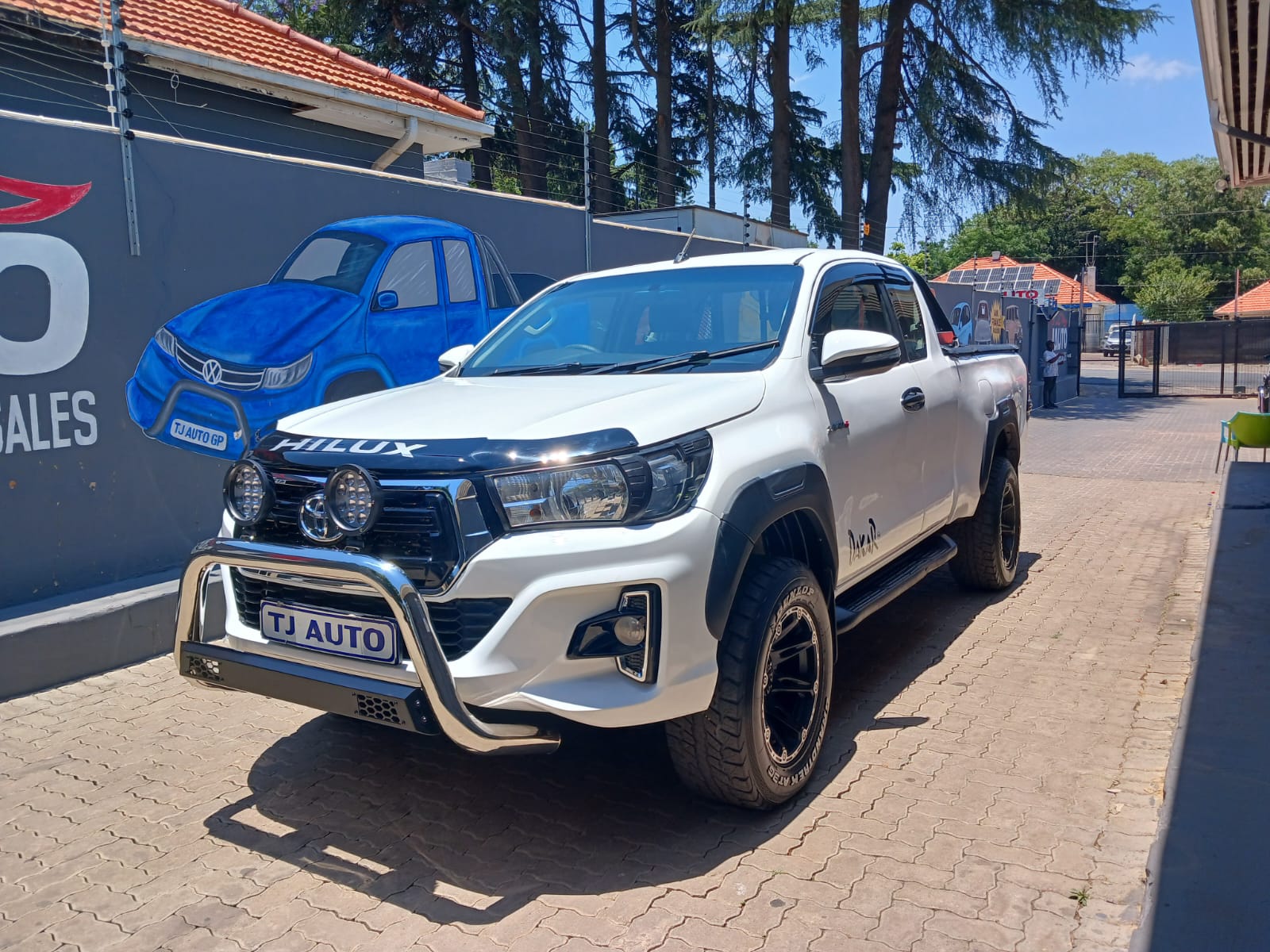 Read more about the article 2017 Toyota Hilux 2.4 GD-6 Raised Body SRX Extended Cab