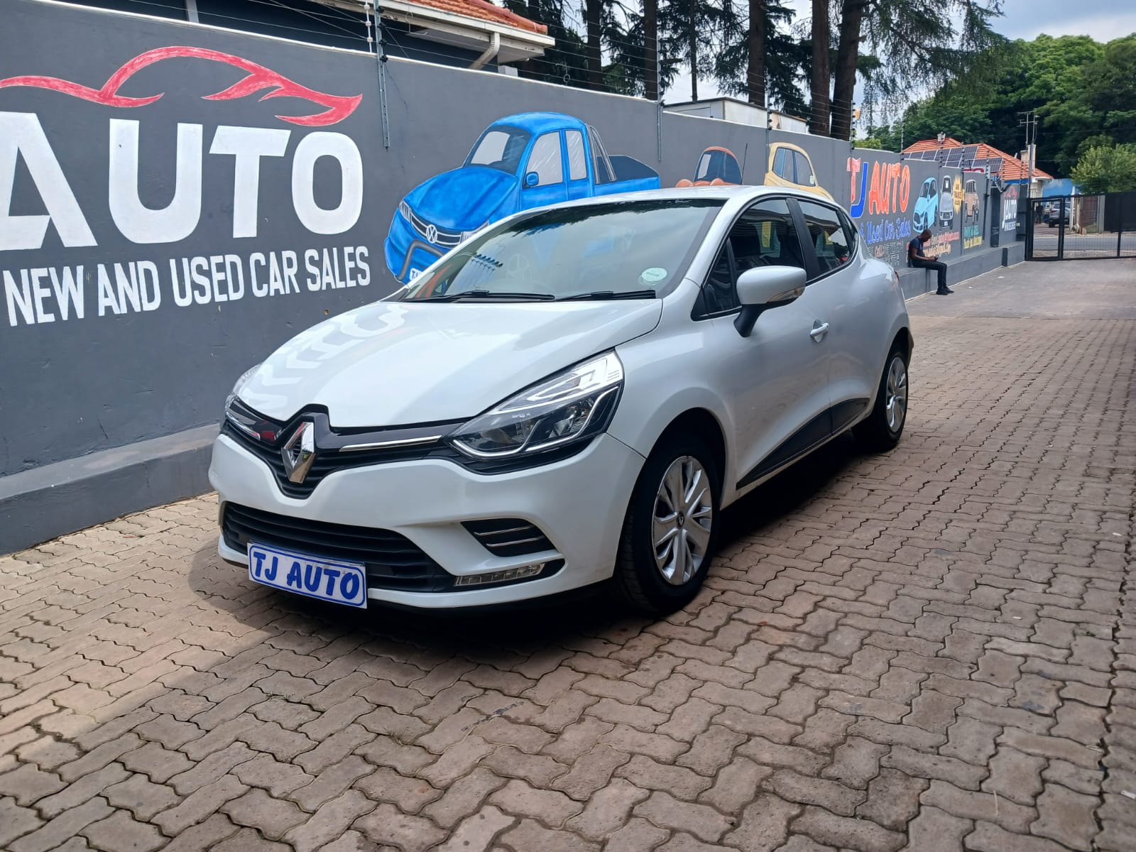 Read more about the article 2020 RENAULT CLIO 1.0 BI-TURBO
