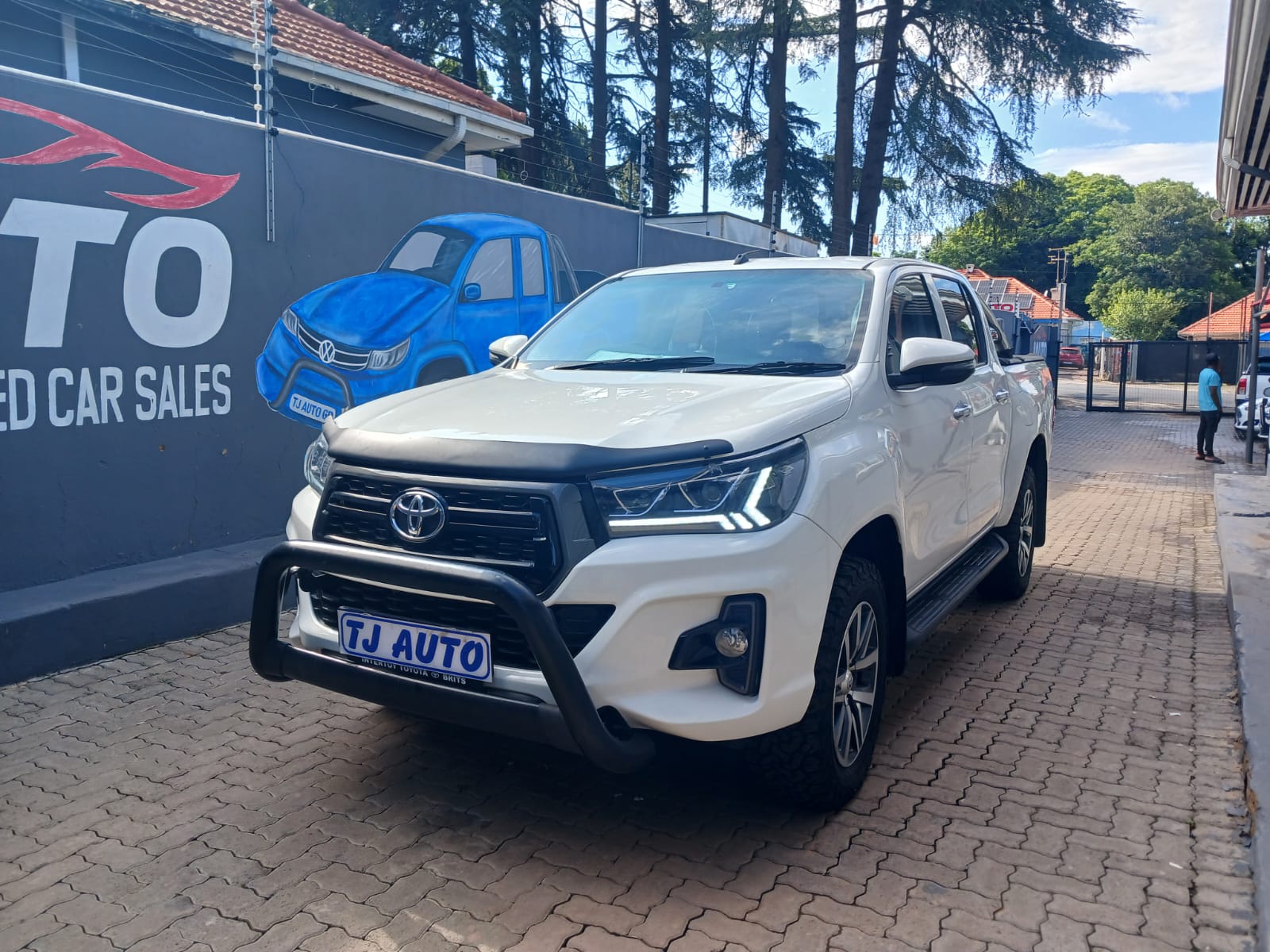 Read more about the article 2016 TOYOTA HILUX 2.4GD-6 DOUBLE CAB 4×4 SR