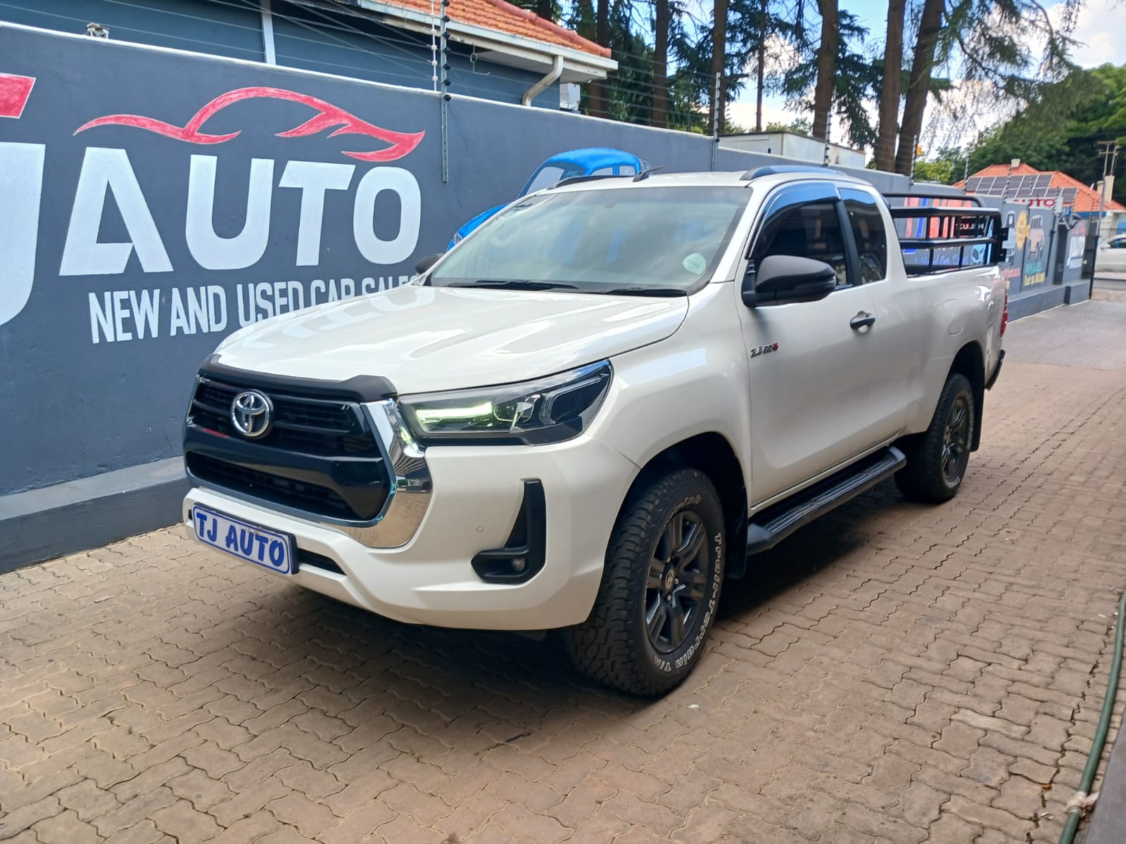 Read more about the article 2023 TOYOTA HILUX 2.4GD-6 XTRA CAB RAIDER 4×2