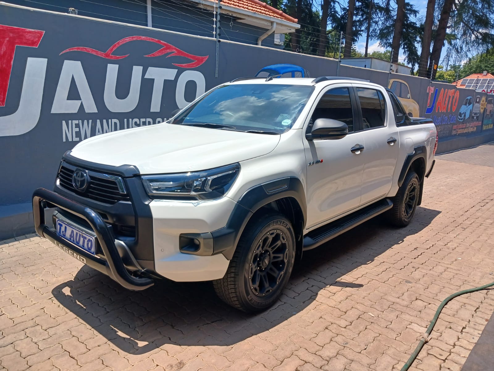 Read more about the article 2023 TOYOTA HILUX 2.8GD-6 DOUBLE CAB LEGEND RS AUTO 4X2