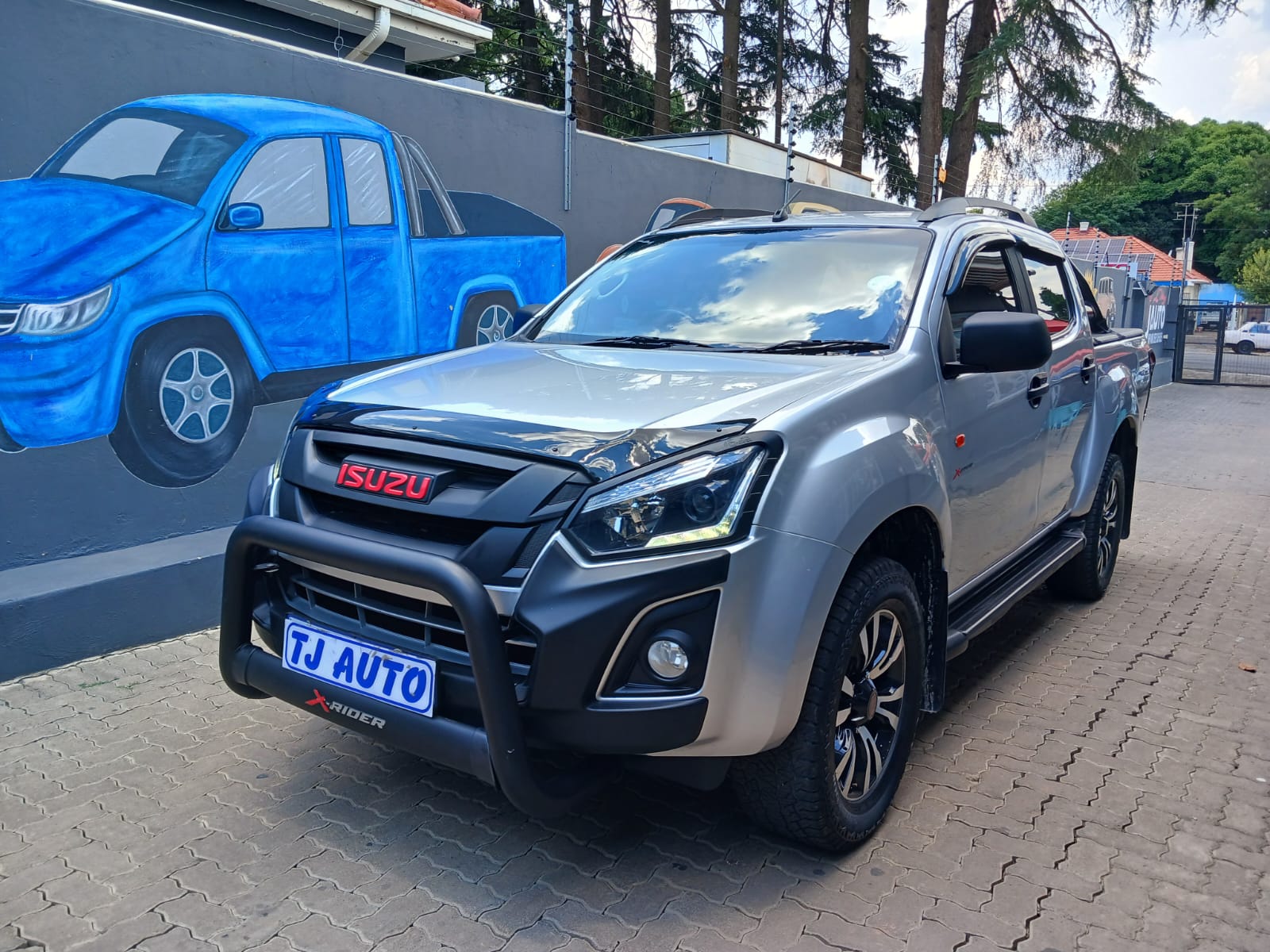 Read more about the article 2021 ISUZU D-Max 250 DOUBLE CAB X-RIDER AUTO 4X2