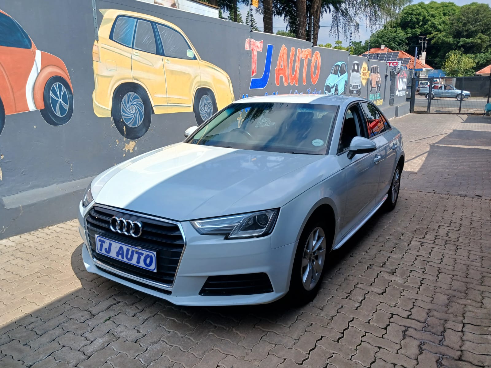 Read more about the article 2016 AUDI A4 1.4TFSI AUTO
