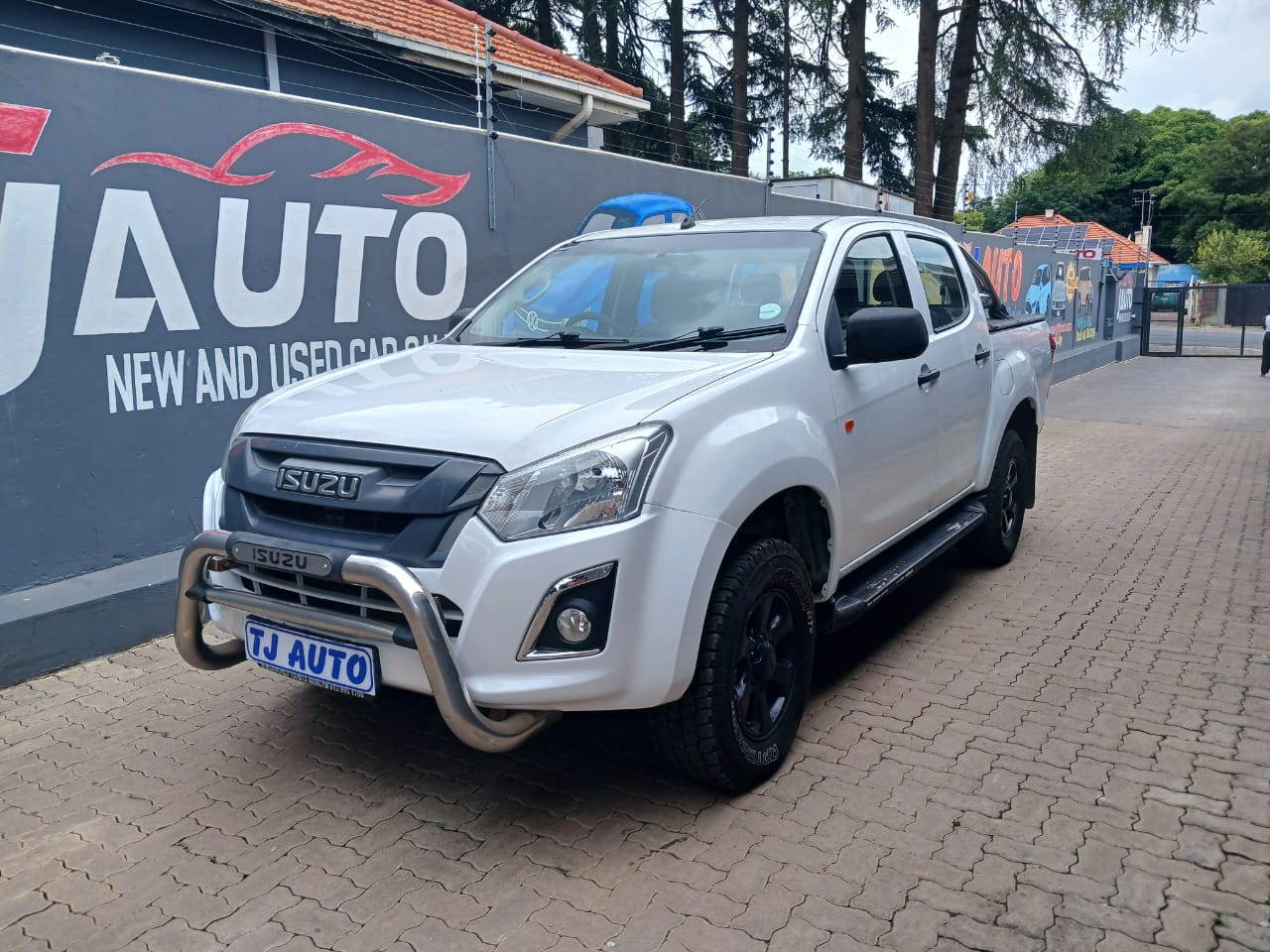 Read more about the article 2019 ISUZU KB 250D-Teq DOUBLE CAB HI-RIDER