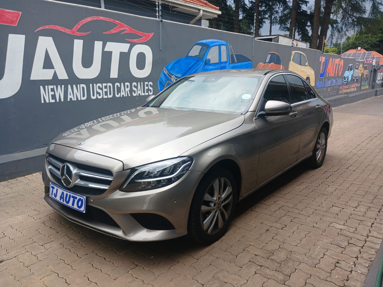 Read more about the article 2019 MERCEDES-BENZ C-CLASS C200