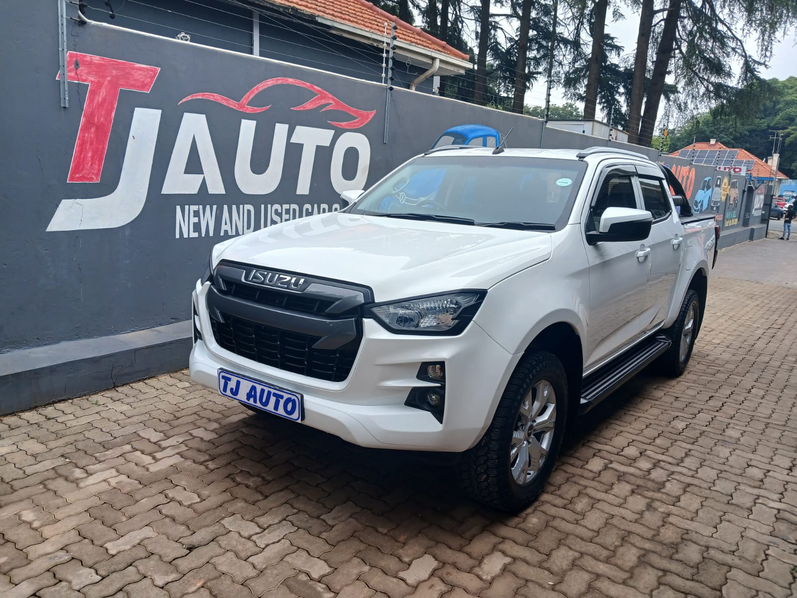 Read more about the article 2024 ISUZU D-Max 1.9TD DOUBLE CAB LS MANUAL