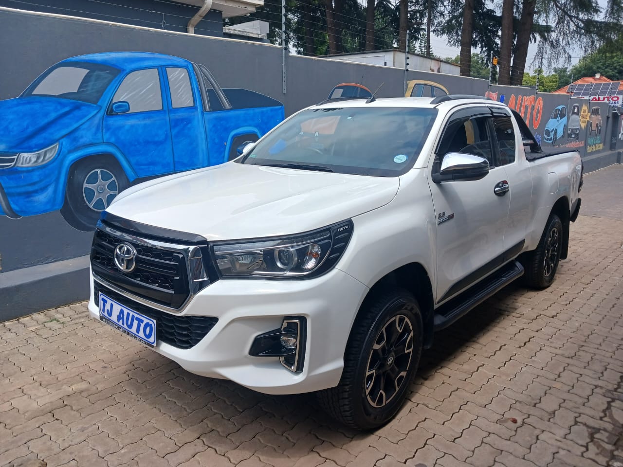 Read more about the article 2022 TOYOTA HILUX 2.8GD-6 Xtra CAB LEGEND 50 AUTO