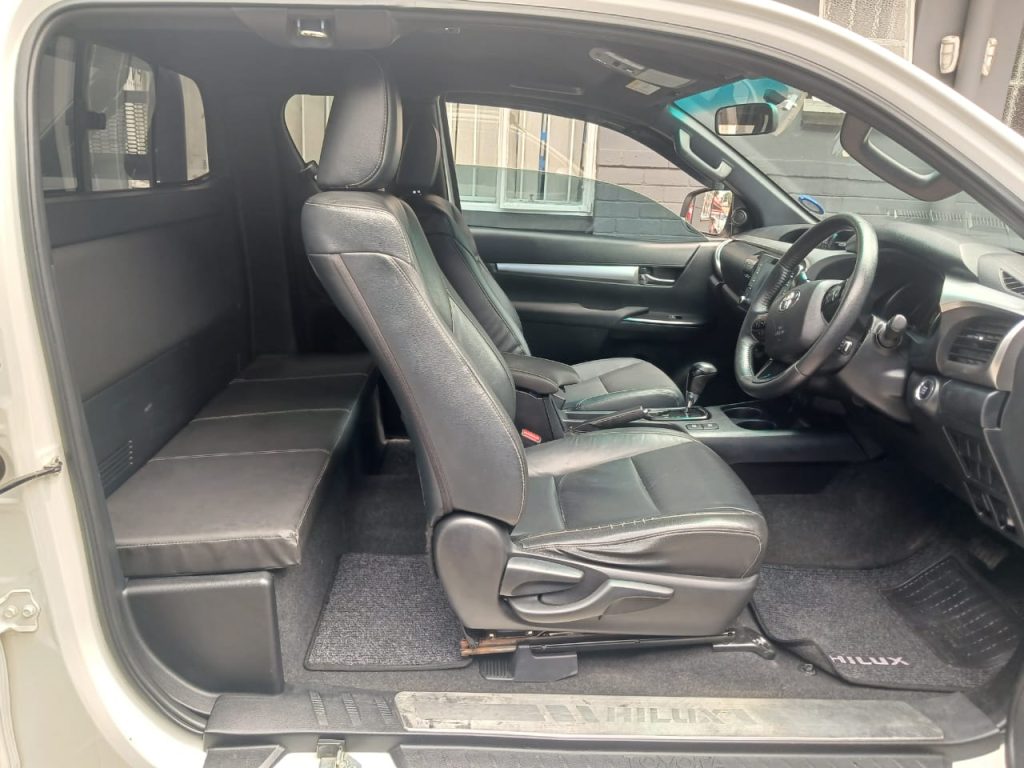 2022 TOYOTA HILUX 2.8GD-6 Xtra CAB LEGEND 50 AUTO | TJ Auto Used Cars