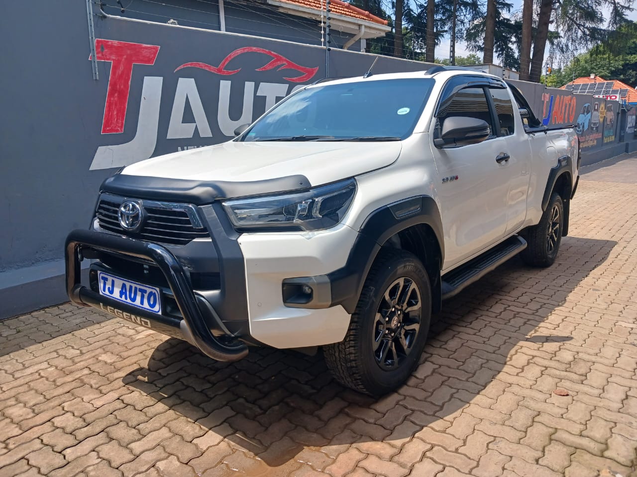 Read more about the article 2021 TOYOTA HILUX 2.8GD-6 Xtra CAB LEGEND AUTO