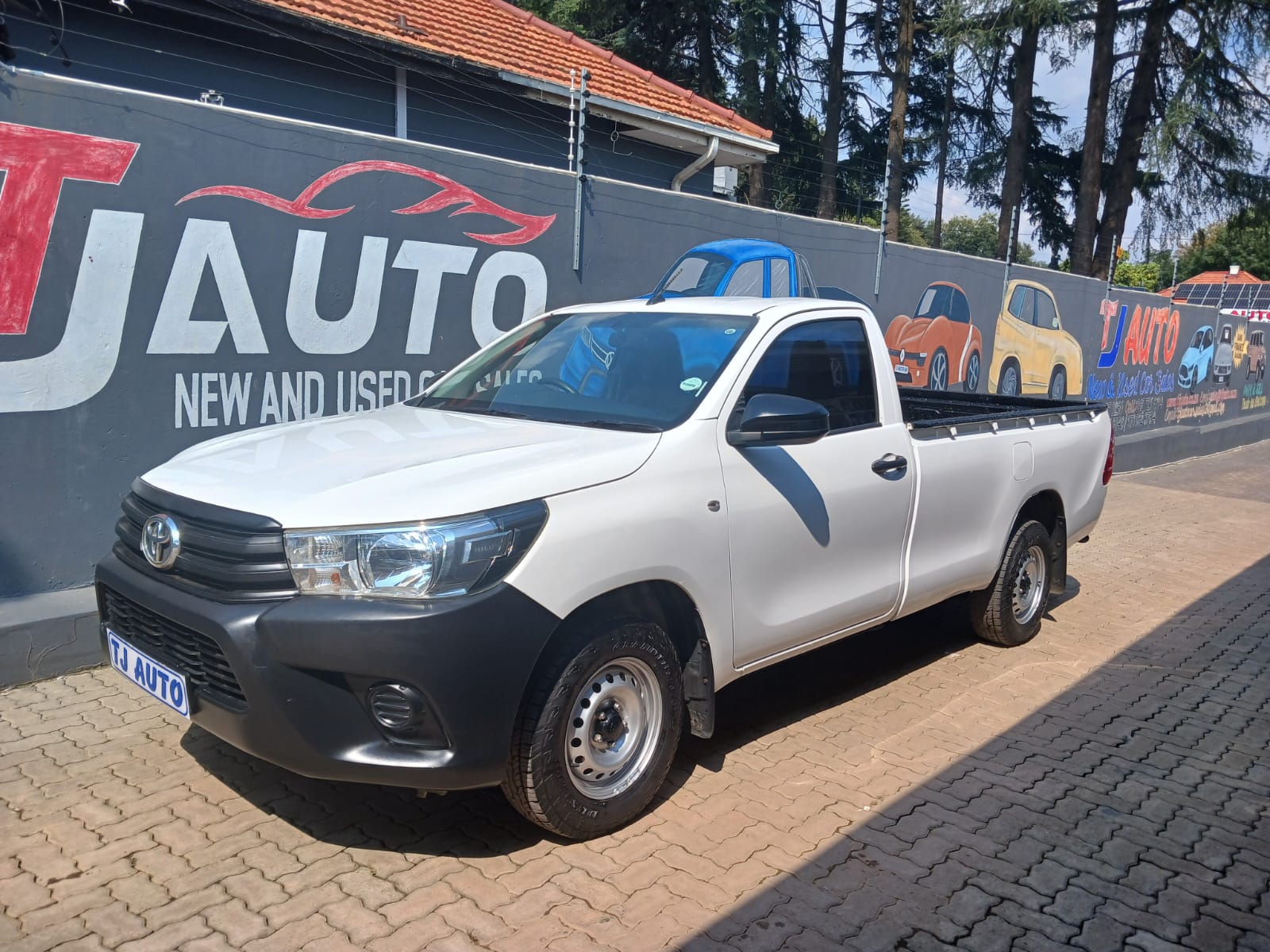 Read more about the article 2023 TOYOTA HILUX 2.4GD S (Aircon)