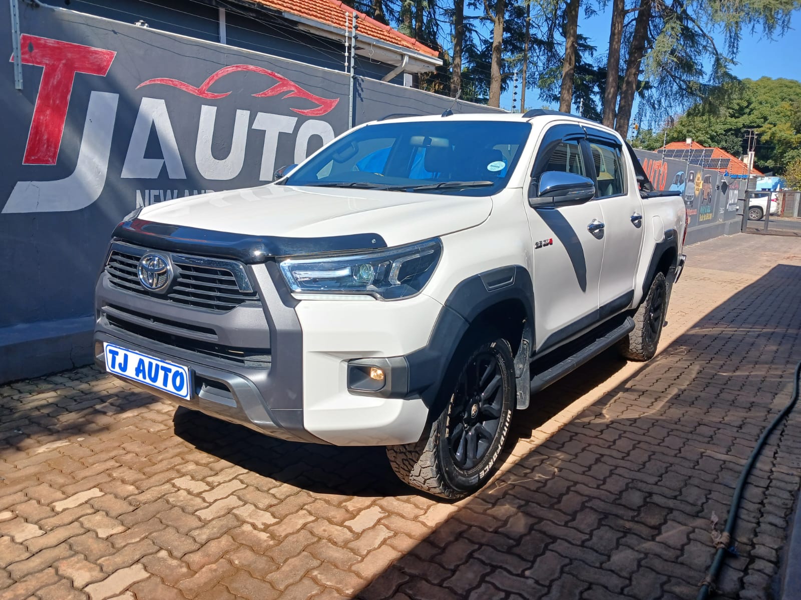Read more about the article 2021 TOYOTA HILUX 2.8GD-6 DOUBLE CAB 4×4 LEGEND AUTO