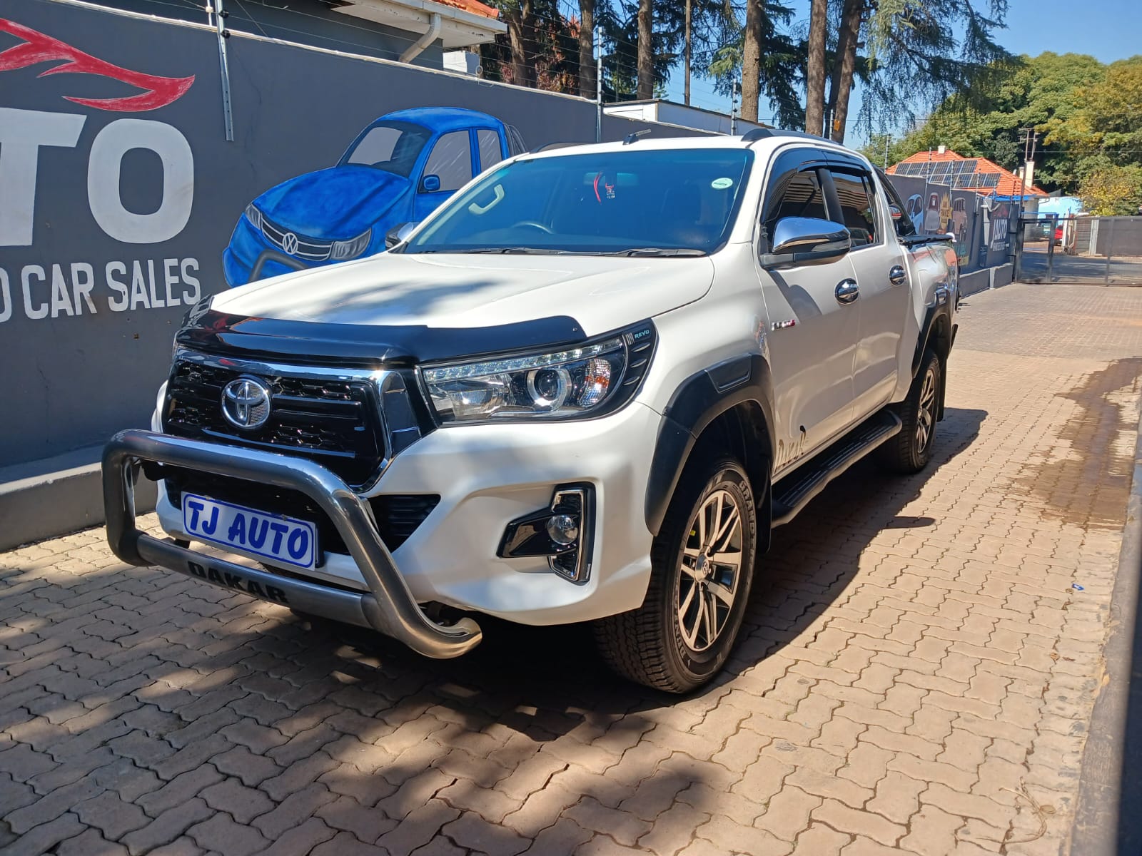 Read more about the article 2017 TOYOTA HILUX 2.8GD-6 DOUBLE CAB RAIDER AUTO