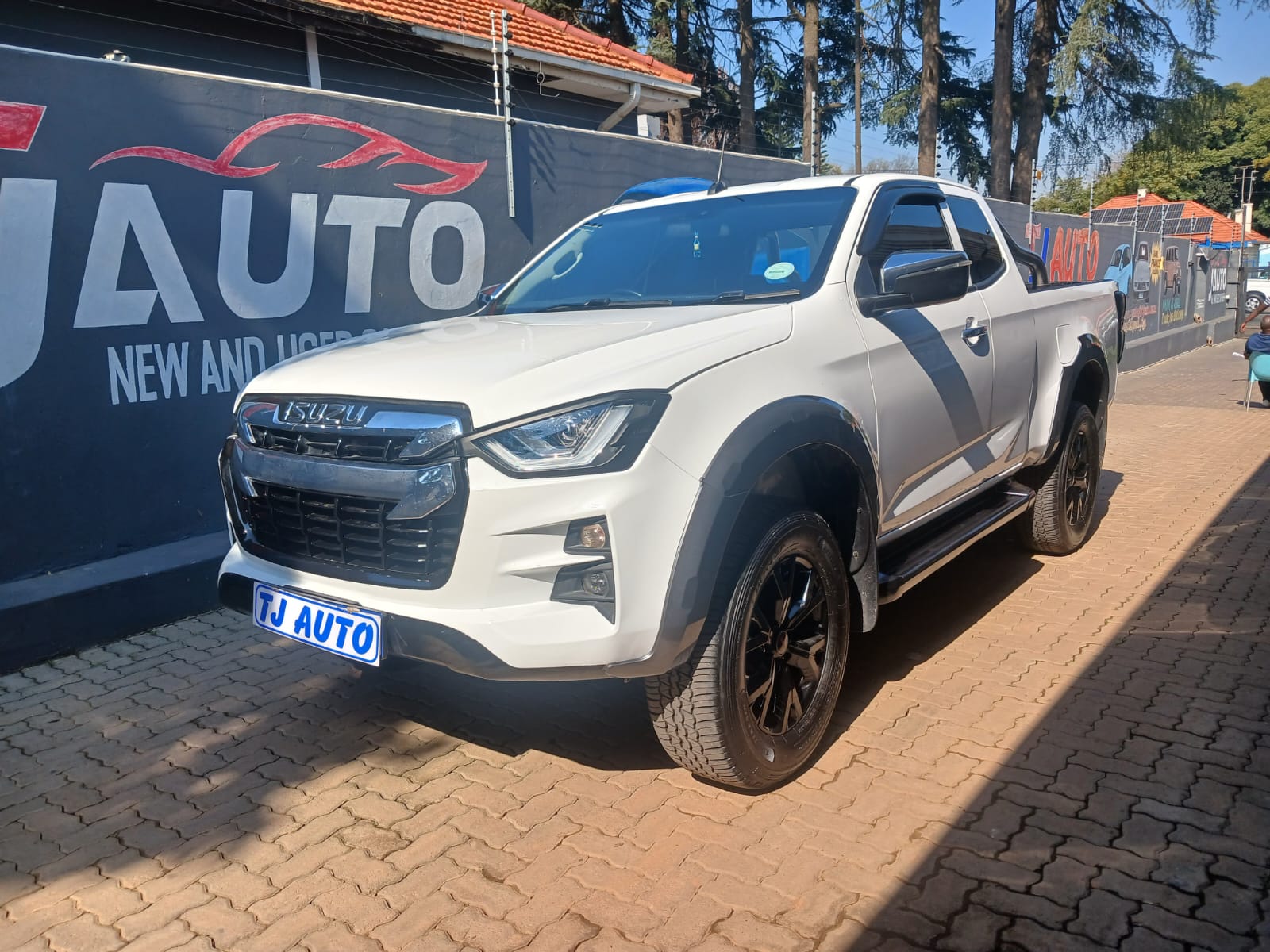 Read more about the article 2024 ISUZU D-MAX 3.0TD EXTENDED CAB LSE 4×4
