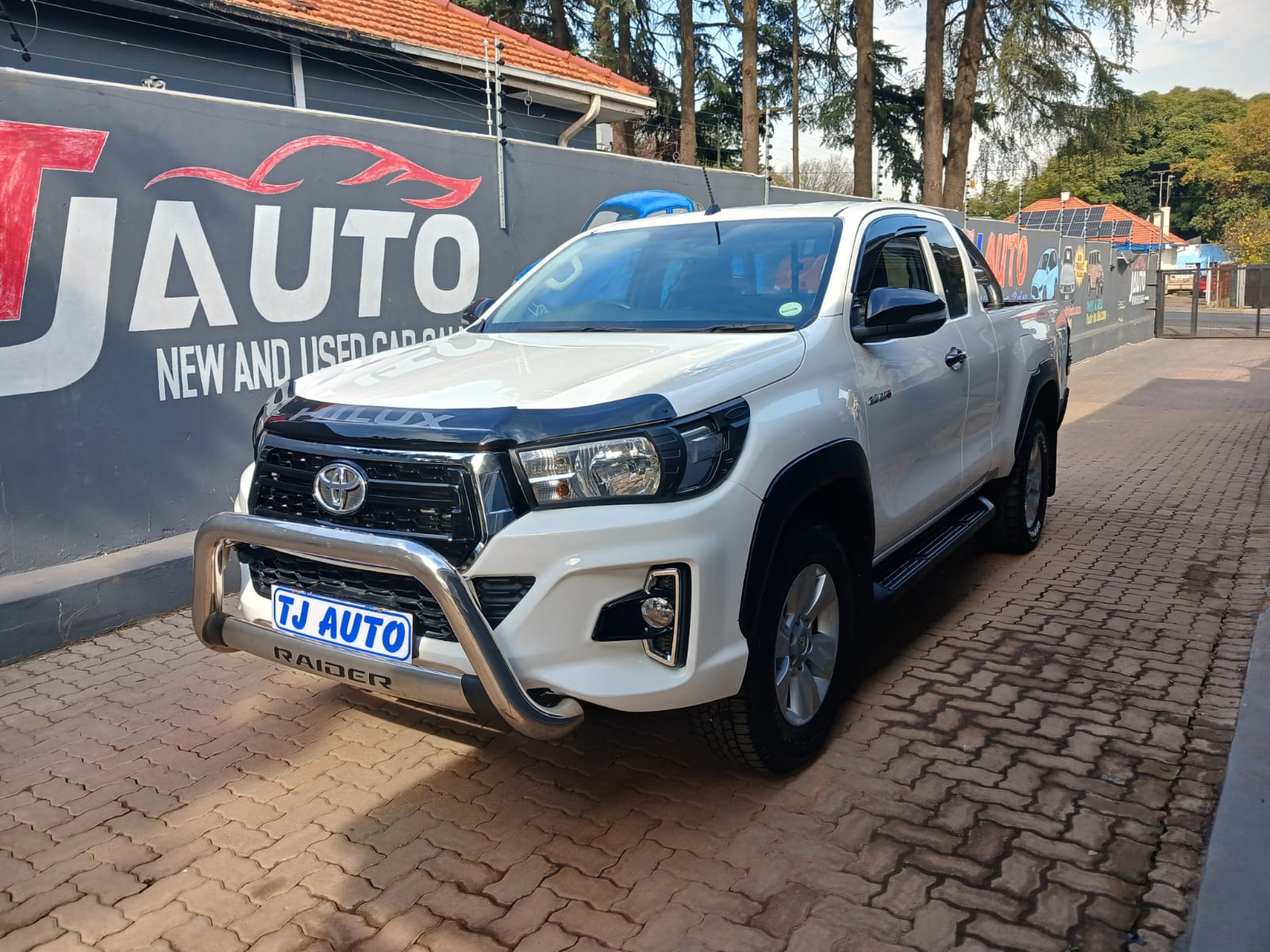 Read more about the article 2016 TOYOTA HILUX 2.4GD-6 Xtra CAB SRX