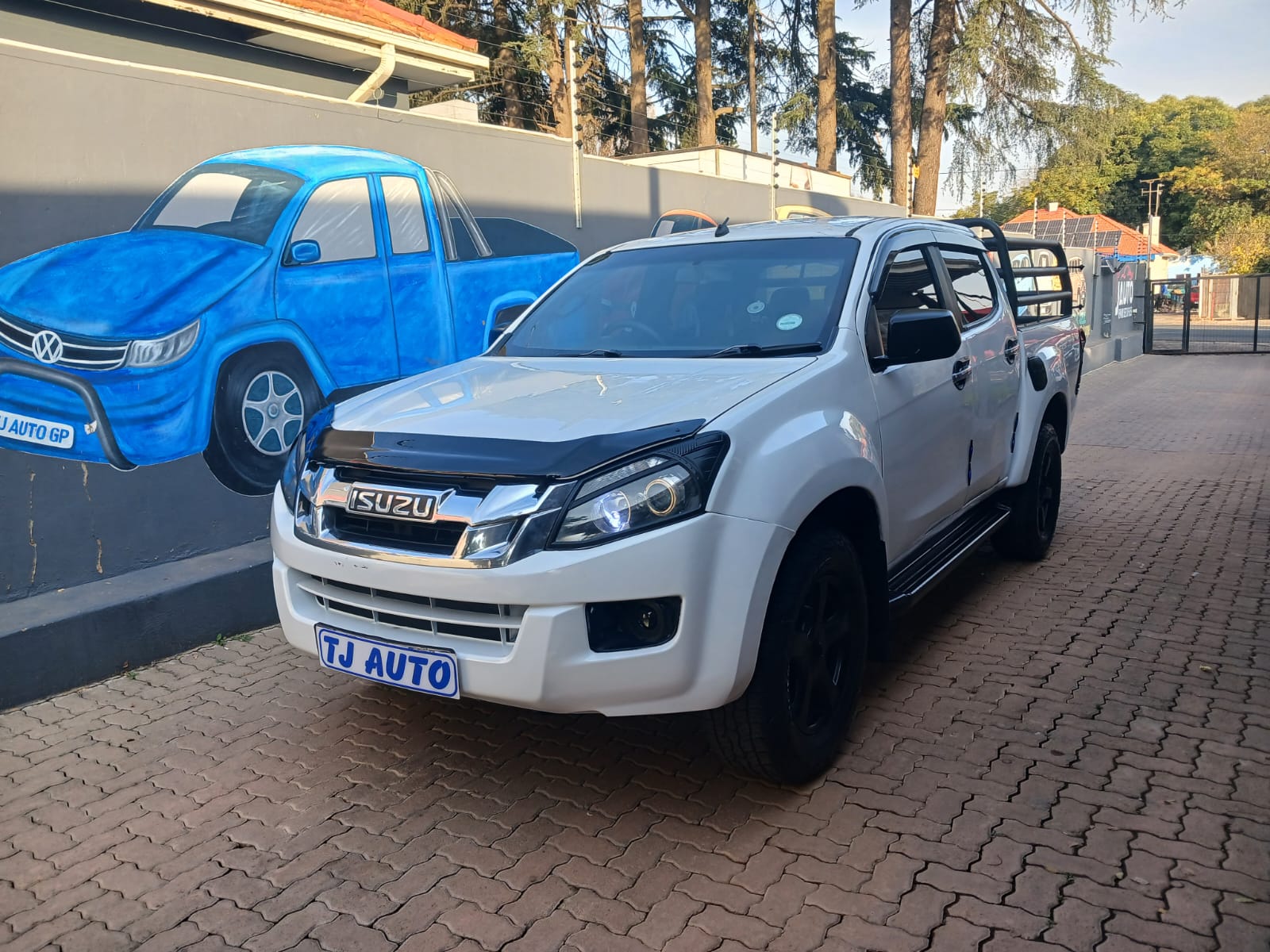 Read more about the article 2017 ISUZU KB 300D-Teq DOUBLE CAB LX