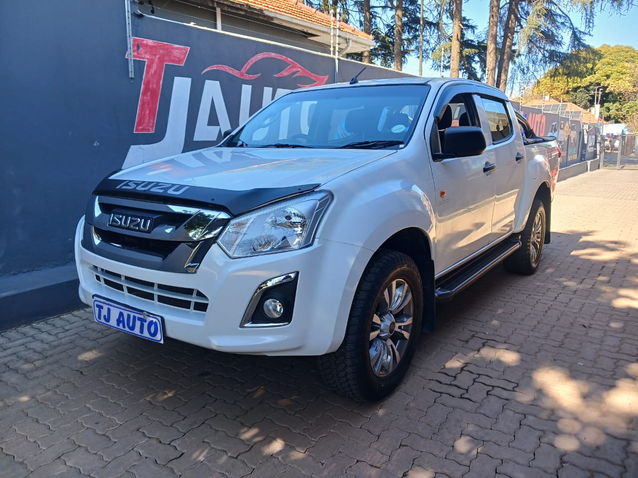 Read more about the article 2020 ISUZU D-Max 300 3.0TD DOUBLE CAB HI-RIDE AUTO