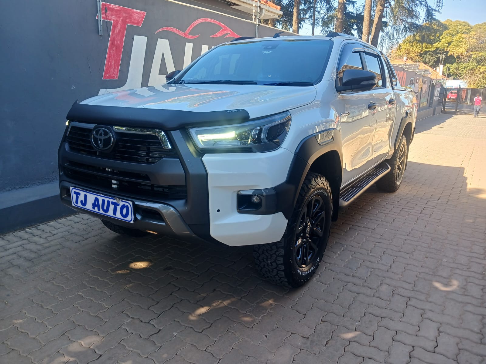 Read more about the article 2023 TOYOTA HILUX 2.8GD-6 DOUBLE CAB 4×4 LEGEND AUTO