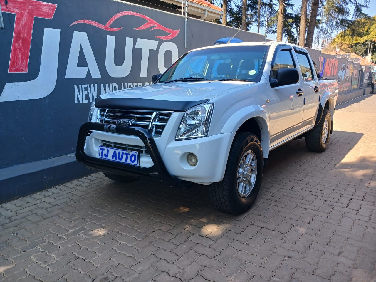 Read more about the article 2011 ISUZU KB 250D-Teq DOUBLE CAB 4X4 LE