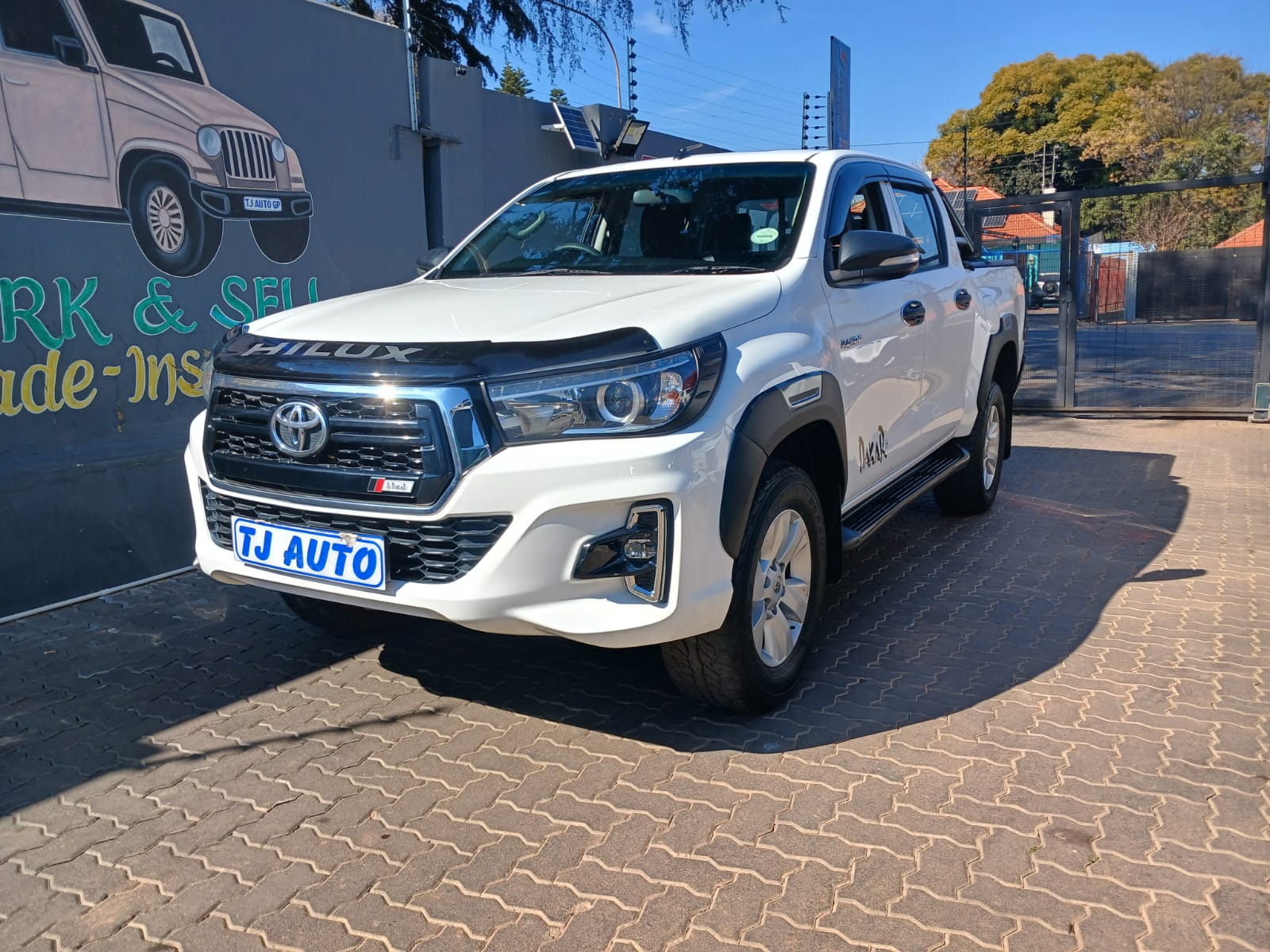Read more about the article 2017 TOYOTA HILUX 2.4GD-6 DOUBLE CAB 4×4 SRX