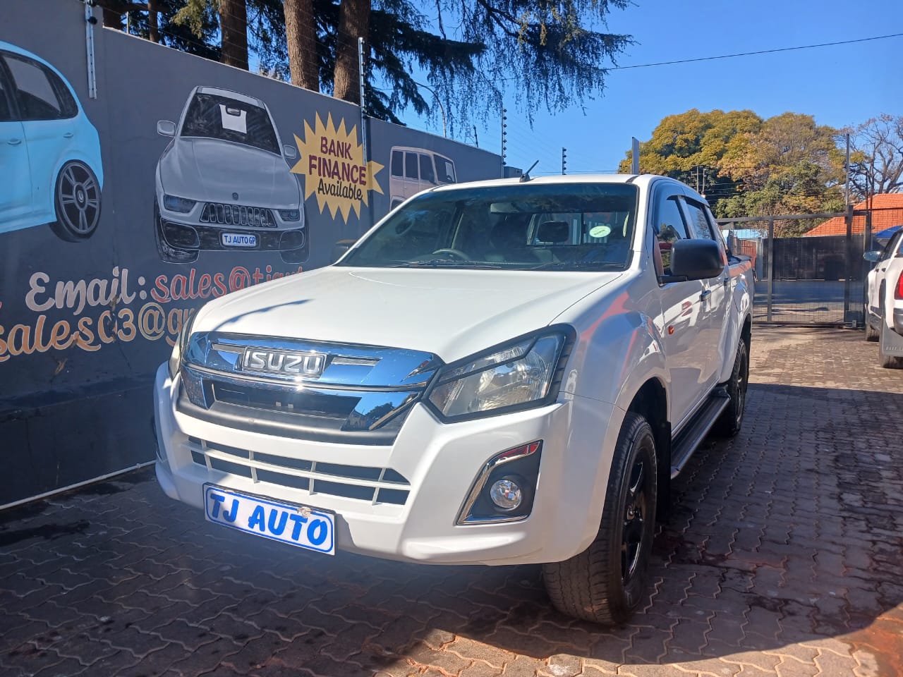 Read more about the article 2017 ISUZU KB 250D-Teq DOUBLE CAB HI-RIDER