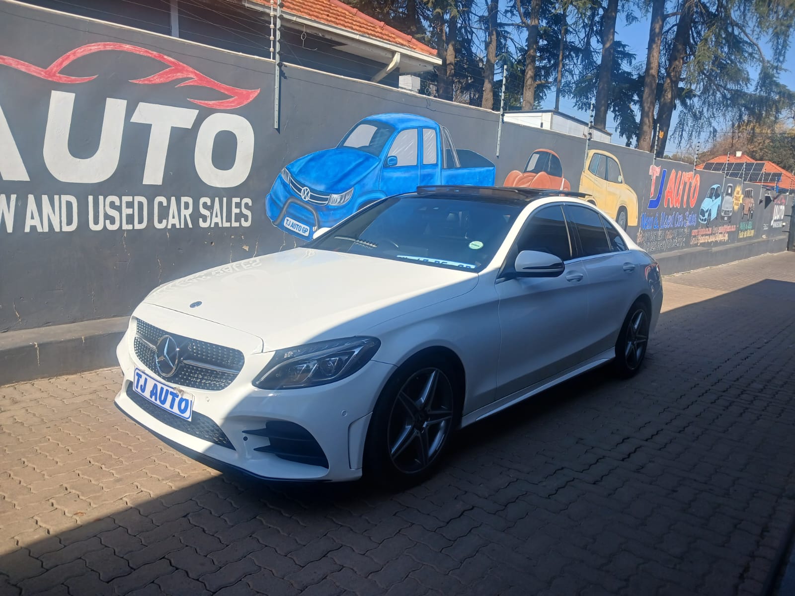 Read more about the article 2017 MERCEDES-BENZ C-CLASS C220d AMG LINE AUTO
