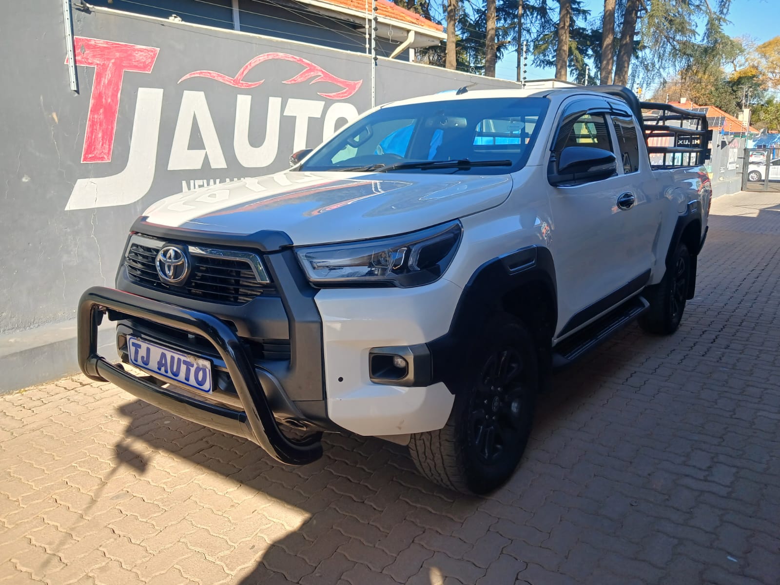 Read more about the article 2021 TOYOTA HILUX 2.8GD-6 Xtra CAB 4×4 LEGEND AUTO