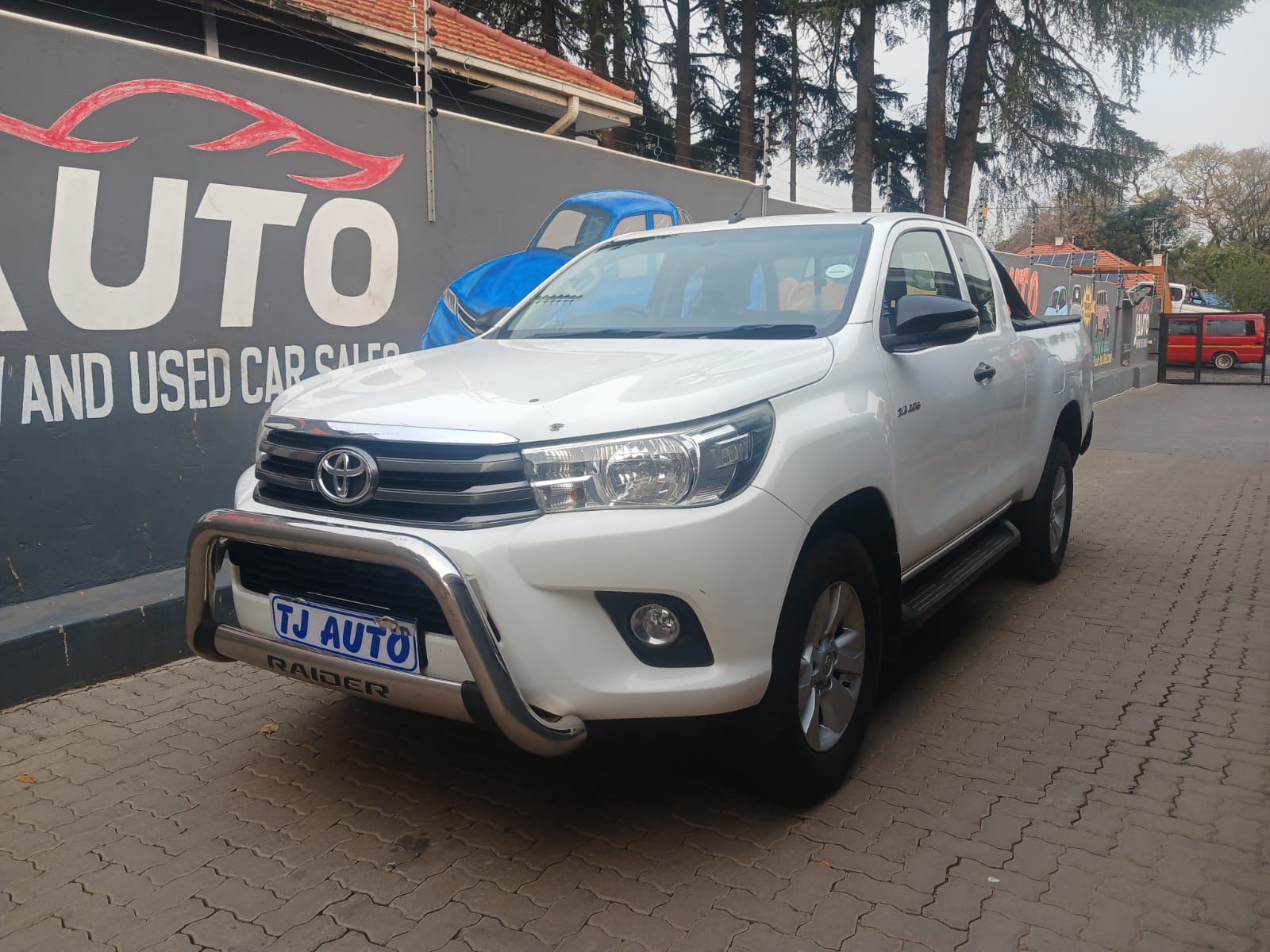 Read more about the article 2017 TOYOTA HILUX 2.4GD-6 Xtra CAB SRX