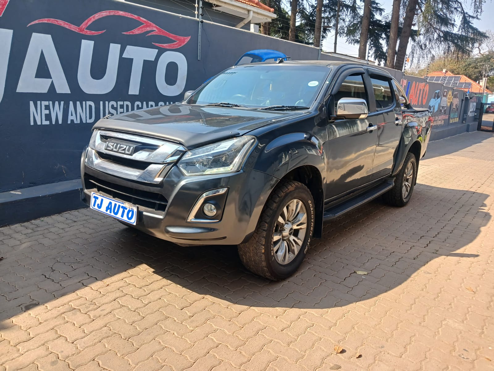 Read more about the article 2017 ISUZU KB 300D-Teq DOUBLE CAB LX