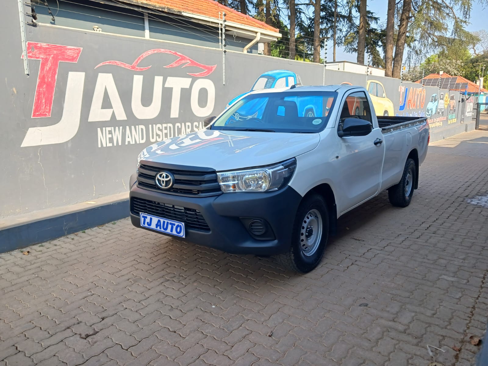Read more about the article 2023 TOYOTA HILUX 2.4GD (Aircon)