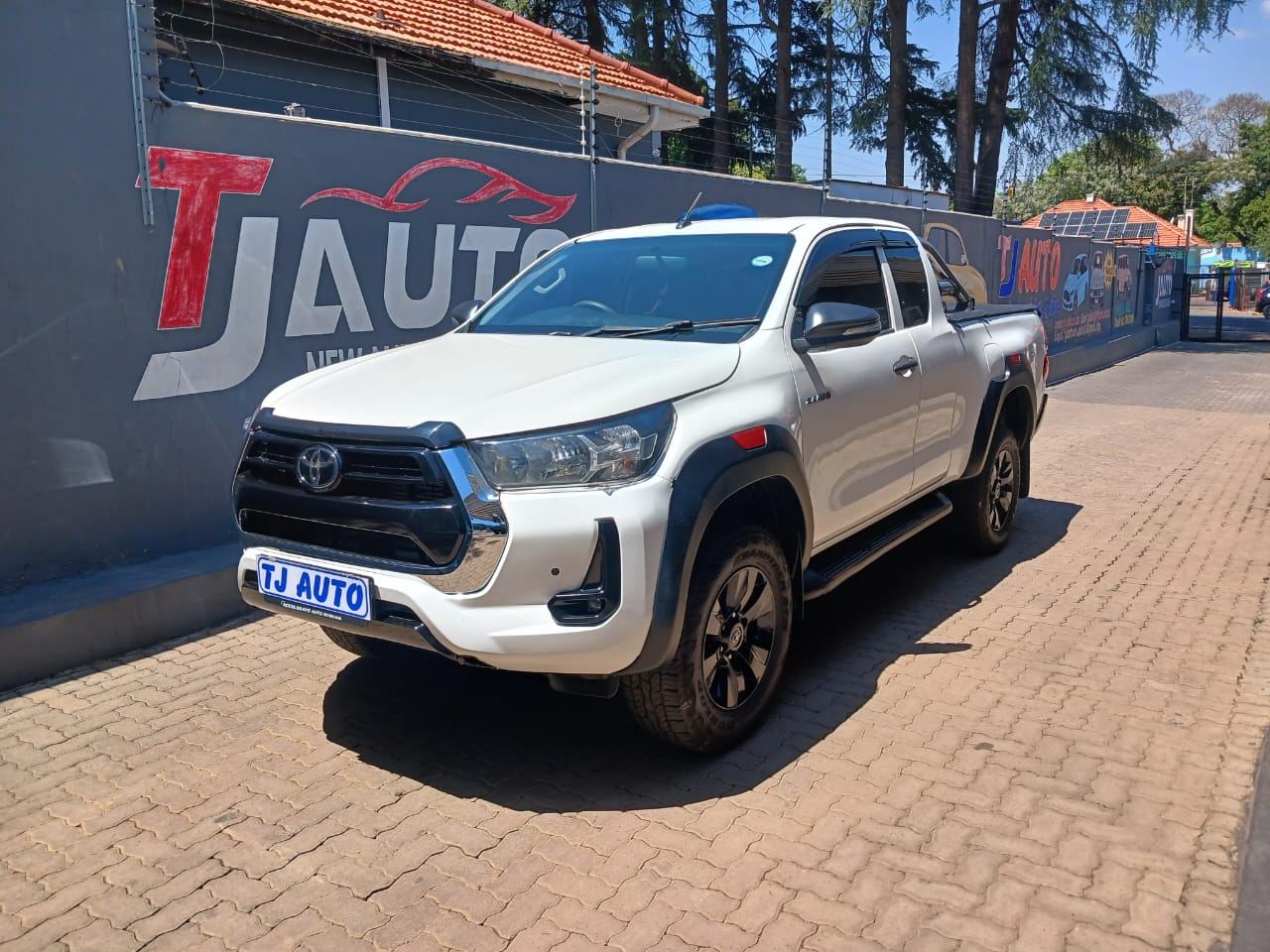 Read more about the article 2017 TOYOTA HILUX 2.4GD-6 Xtra CAB SRX