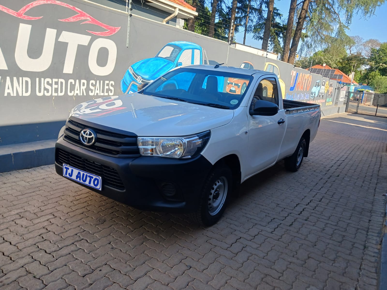 Read more about the article 2023 TOYOTA HILUX 2.4GD (Aircon)