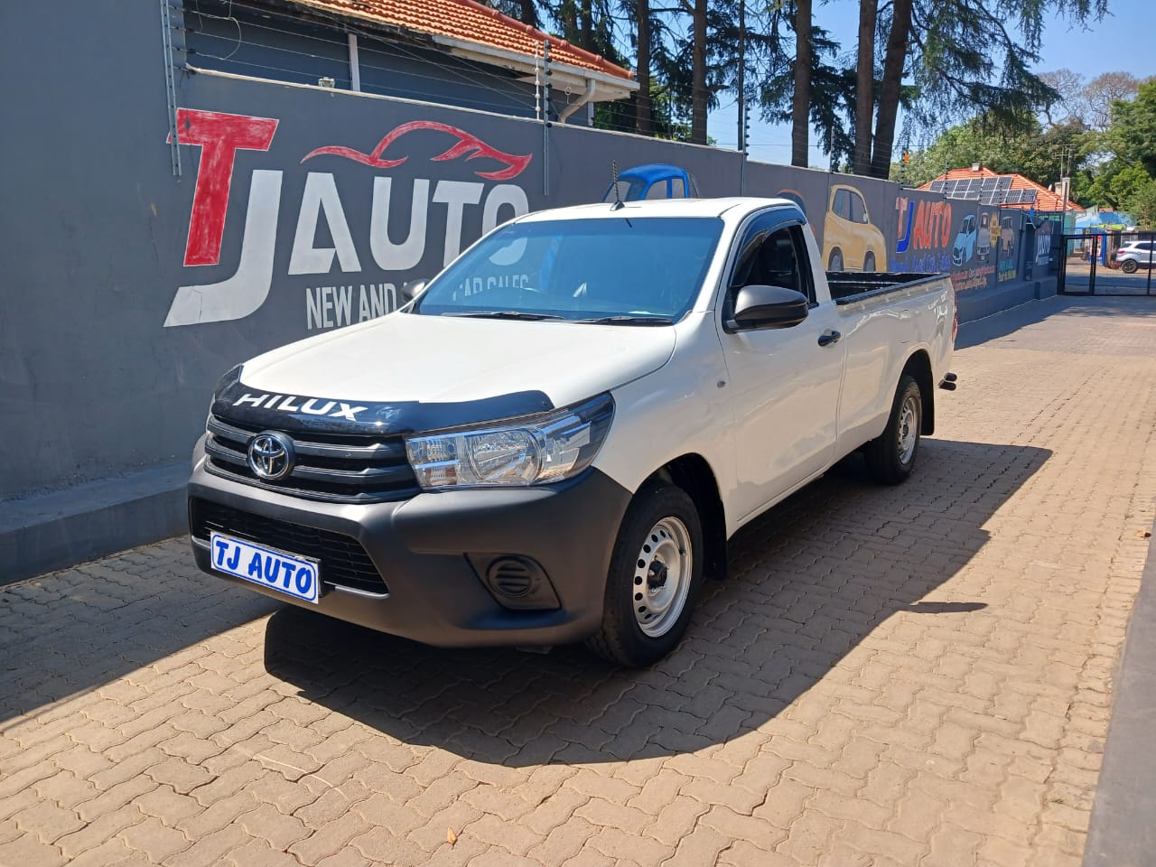 Read more about the article 2017 TOYOTA HILUX 2.4GD (Aircon)