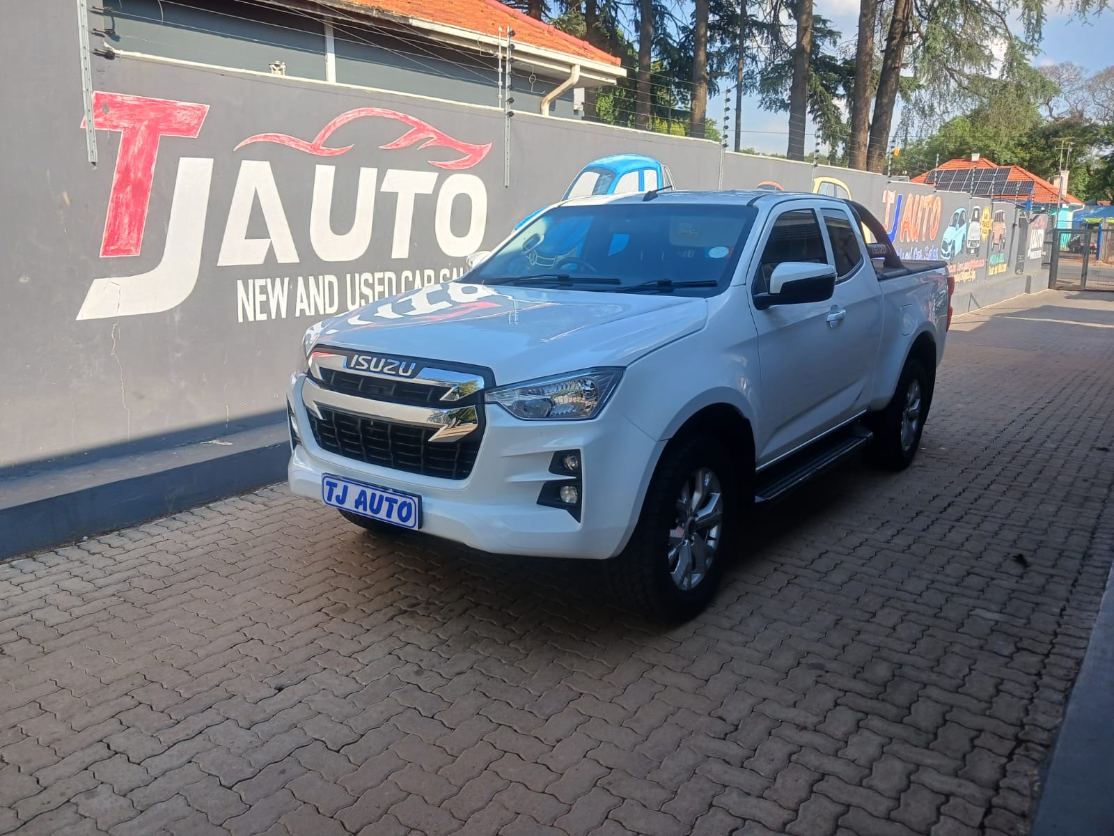 Read more about the article 2023 ISUZU D-Max 1.9TD EXTENDED CAB LS AUTO