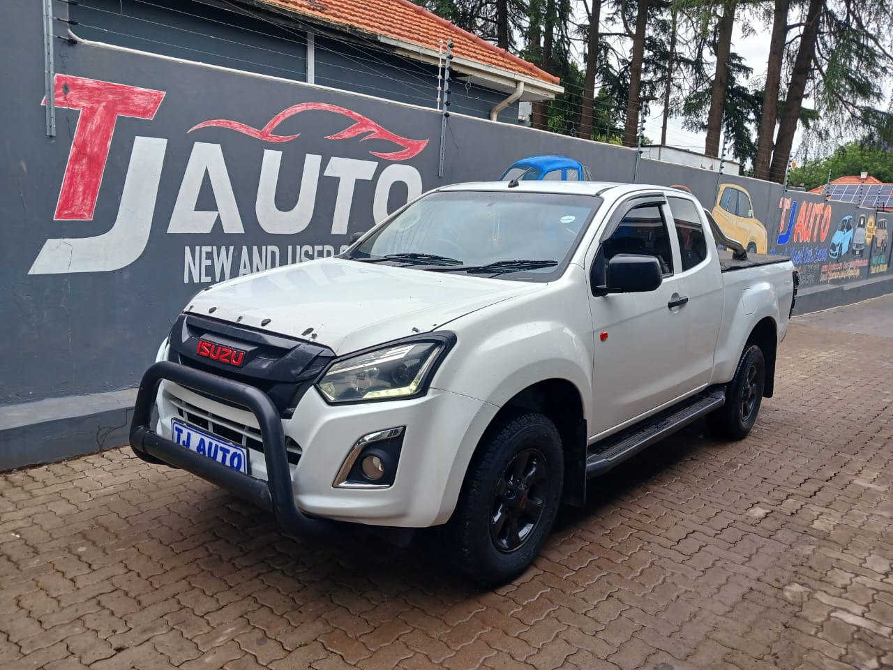 Read more about the article 2020 ISUZU D-Max 250 EXTENDED CAB X-RIDER AUTO