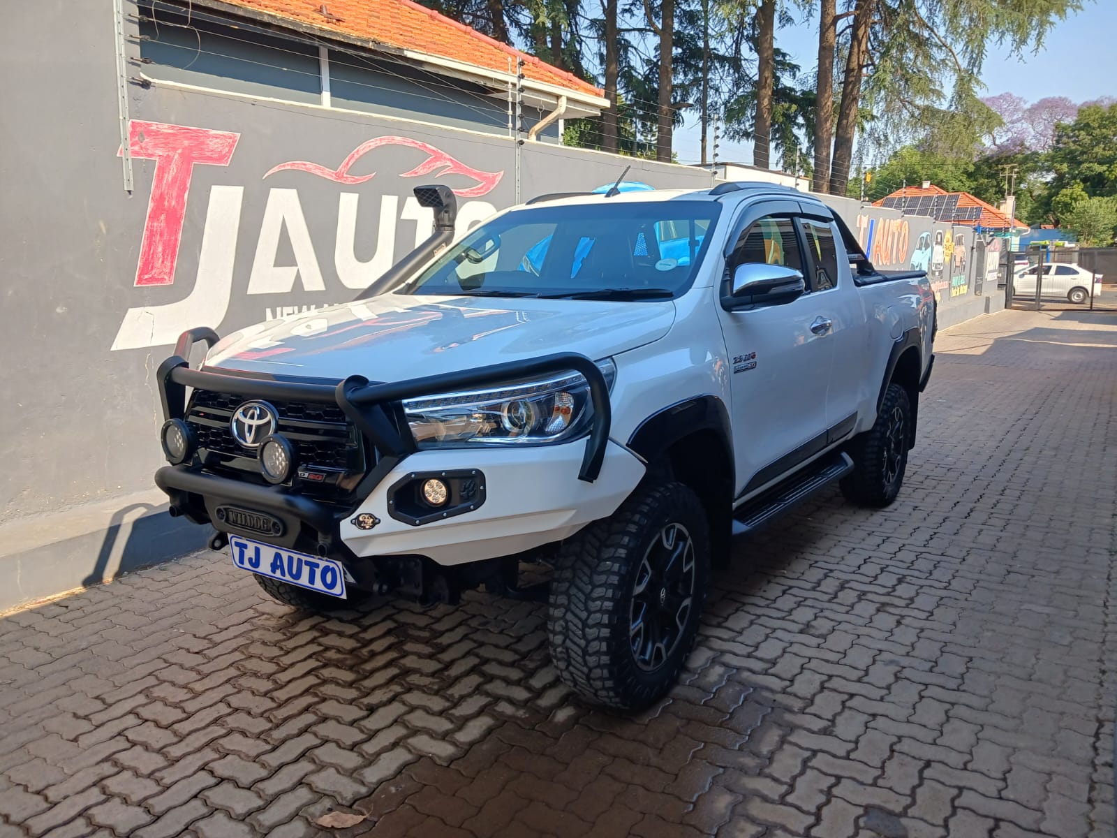 Read more about the article 2020 TOYOTA HILUX 2.8GD-6 Xtra CAB 4×4 LEGEND 50 AUTO