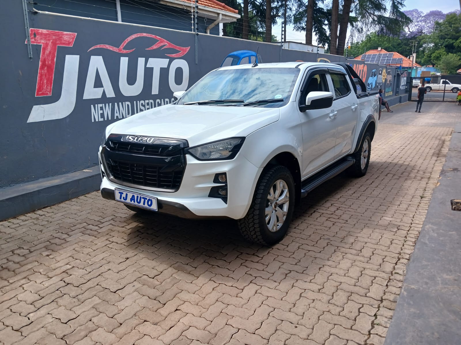 Read more about the article 2022 ISUZU D-Max 3.0TD DOUBLE CAB LS 4×4 (Auto)
