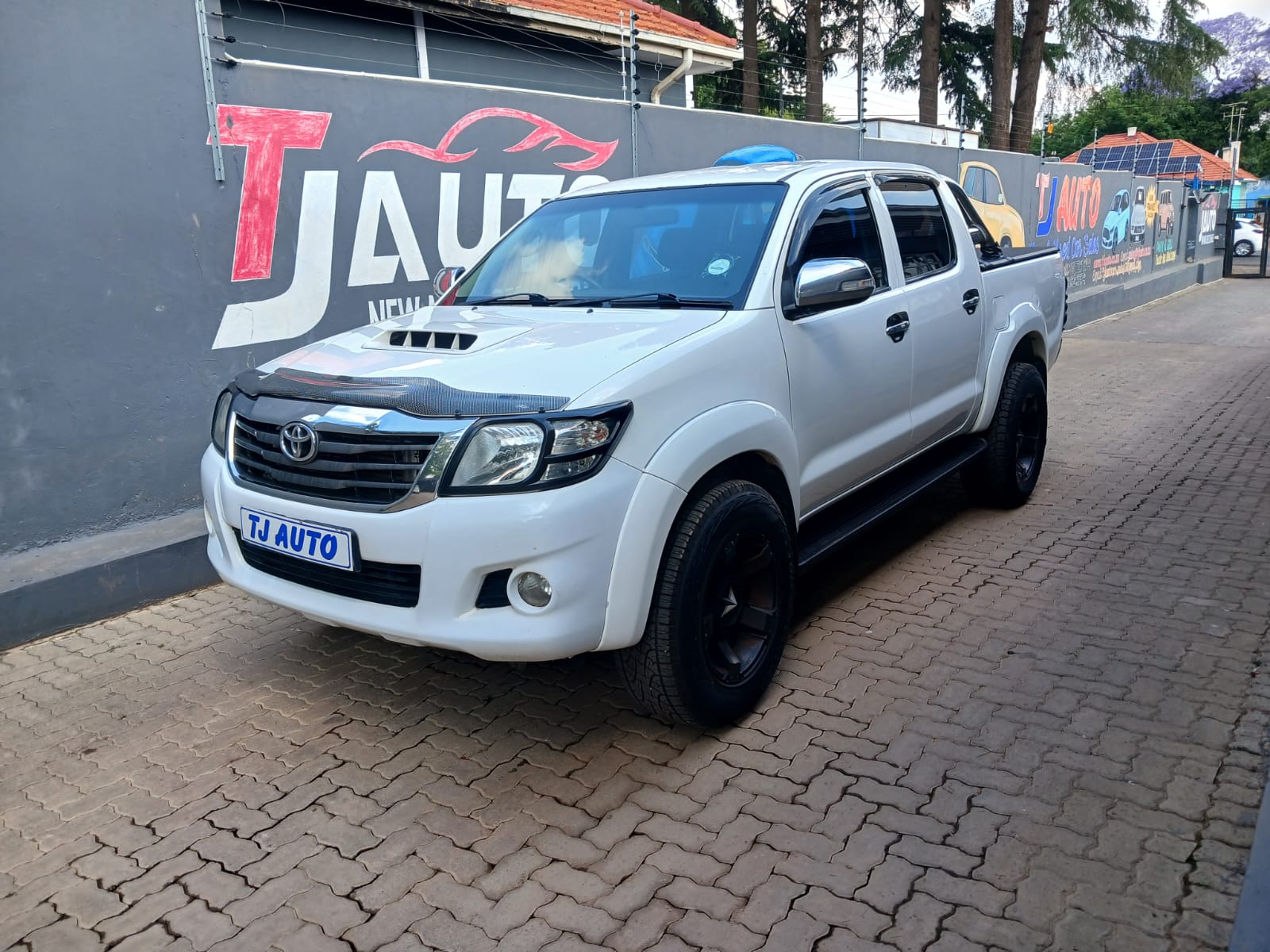Read more about the article 2014 TOYOTA HILUX 2.5D-4D DOUBLE CAB RAIDER