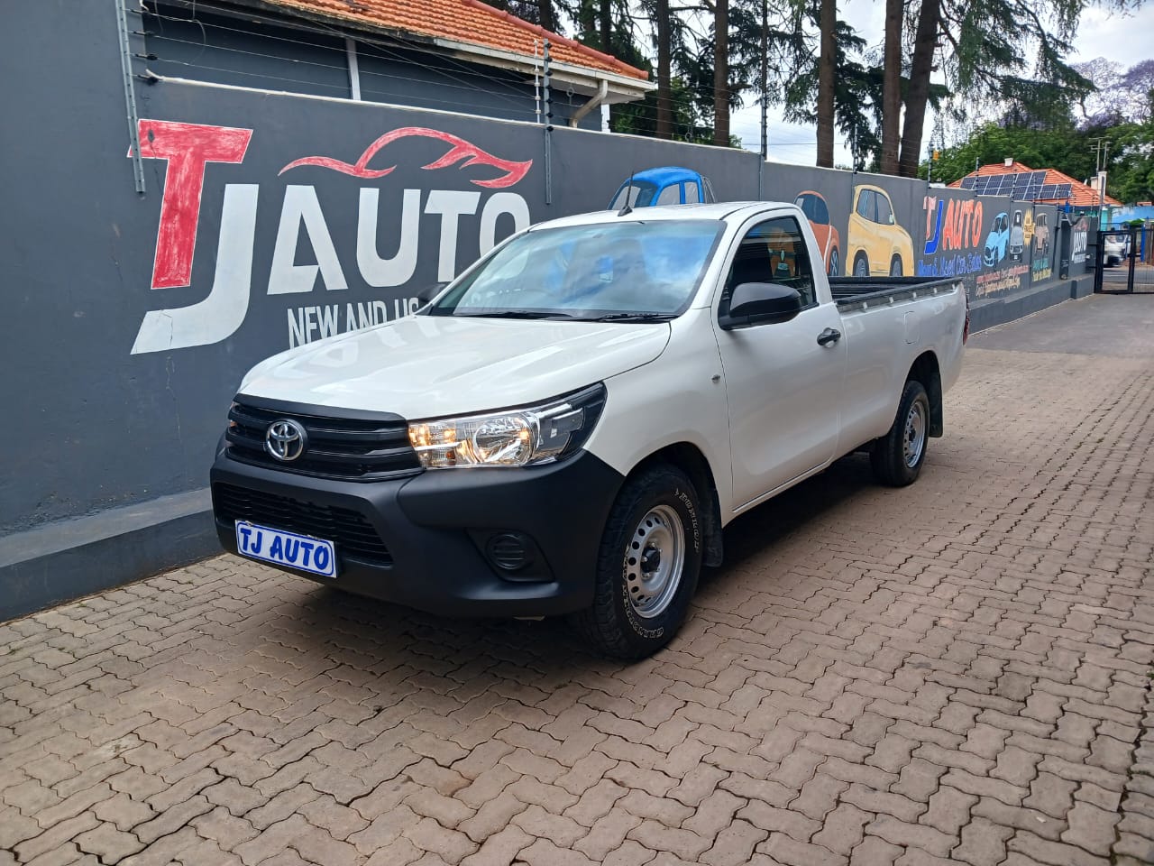 Read more about the article 2024 TOYOTA HILUX 2.4GD S (Aircon