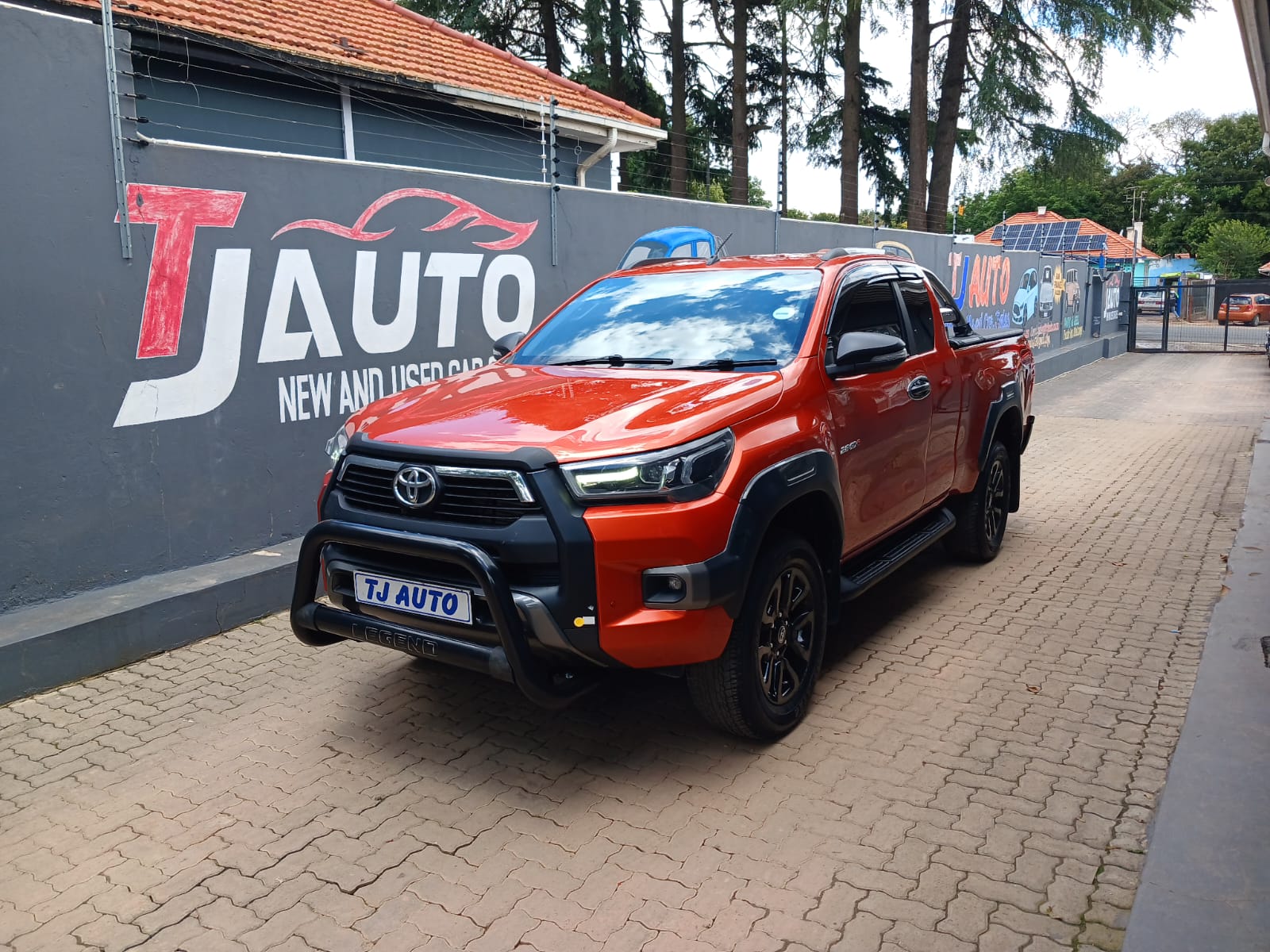 Read more about the article 2023 TOYOTA HILUX 2.8GD-6 Xtra CAB 4×4 LEGEND AUTO