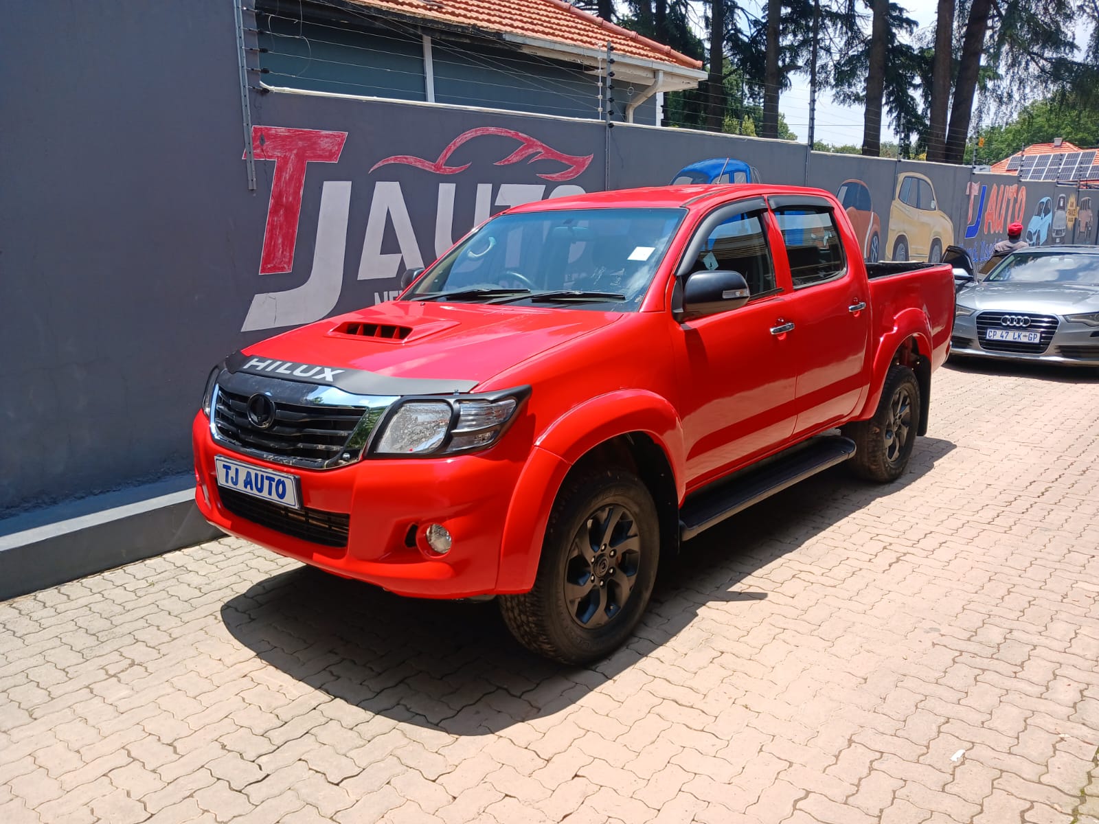 Read more about the article 2013 TOYOTA HILUX 3.0D-4D DOUBLE CAB RAIDER AUTO
