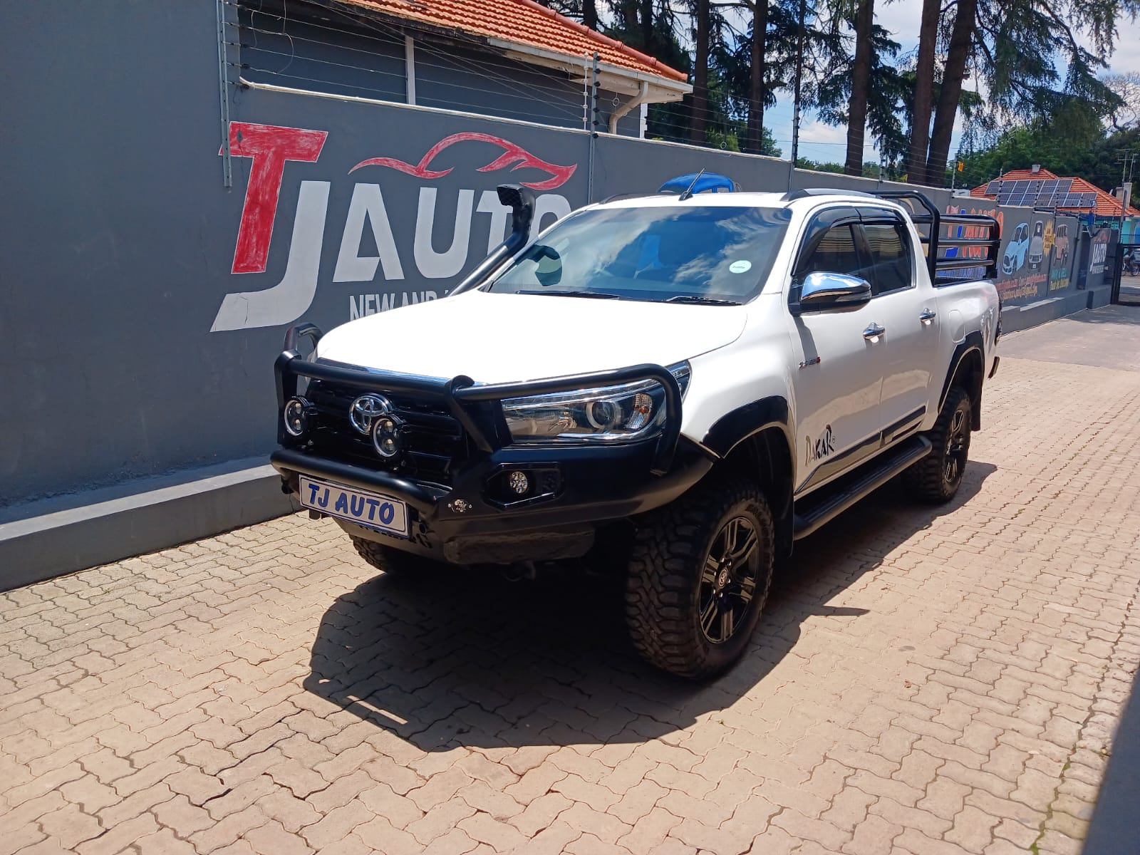 Read more about the article 2016 TOYOTA HILUX 2.8GD-6 DOUBLE CAB 4×4 RAIDER AUTO