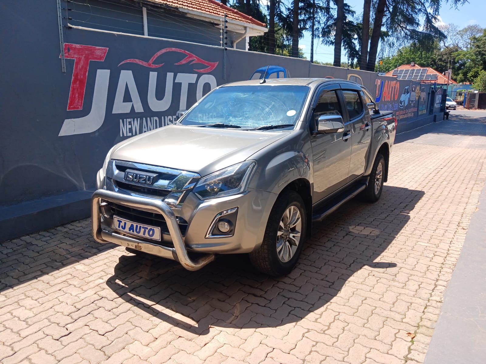 Read more about the article 2017 ISUZU KB 300D-Teq DOUBLE CAB LX