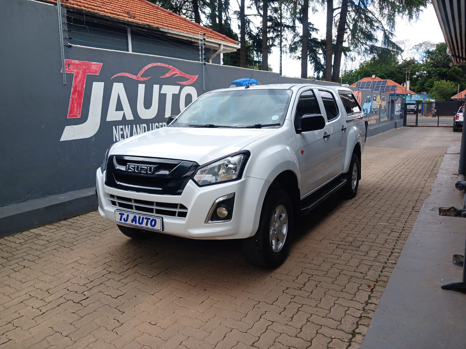 Read more about the article 2020 ISUZU D-Max 250 DOUBLE CAB HI-RIDE