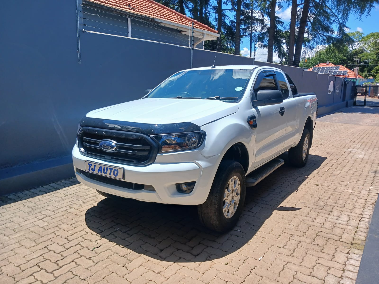 Read more about the article 2017 FORD RANGER 2.2TDCi SUPERCAB HI-RIDER XL AUTO