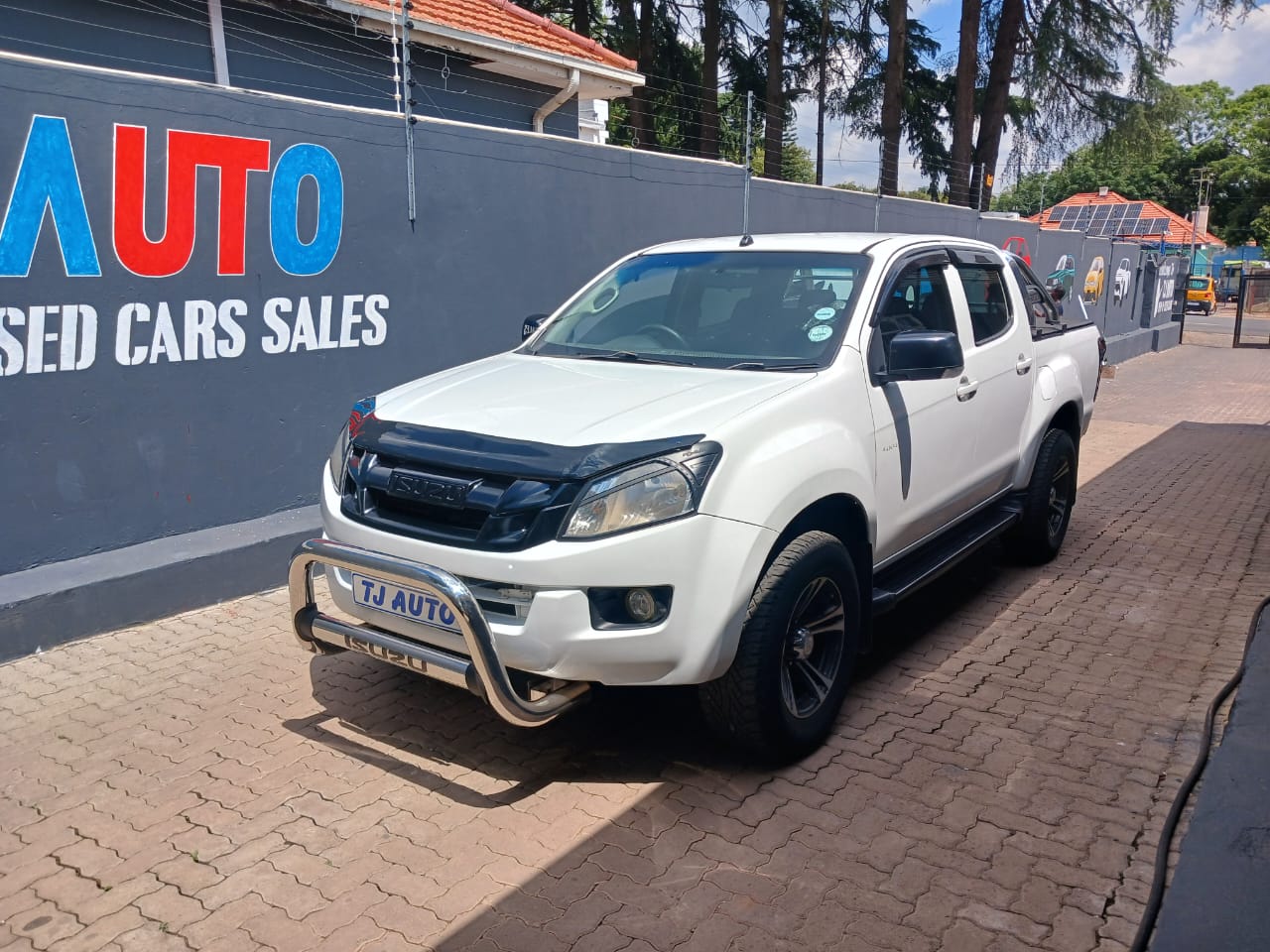 Read more about the article 2016 ISUZU KB 250D-Teq DOUBLE CAB HI-RIDER