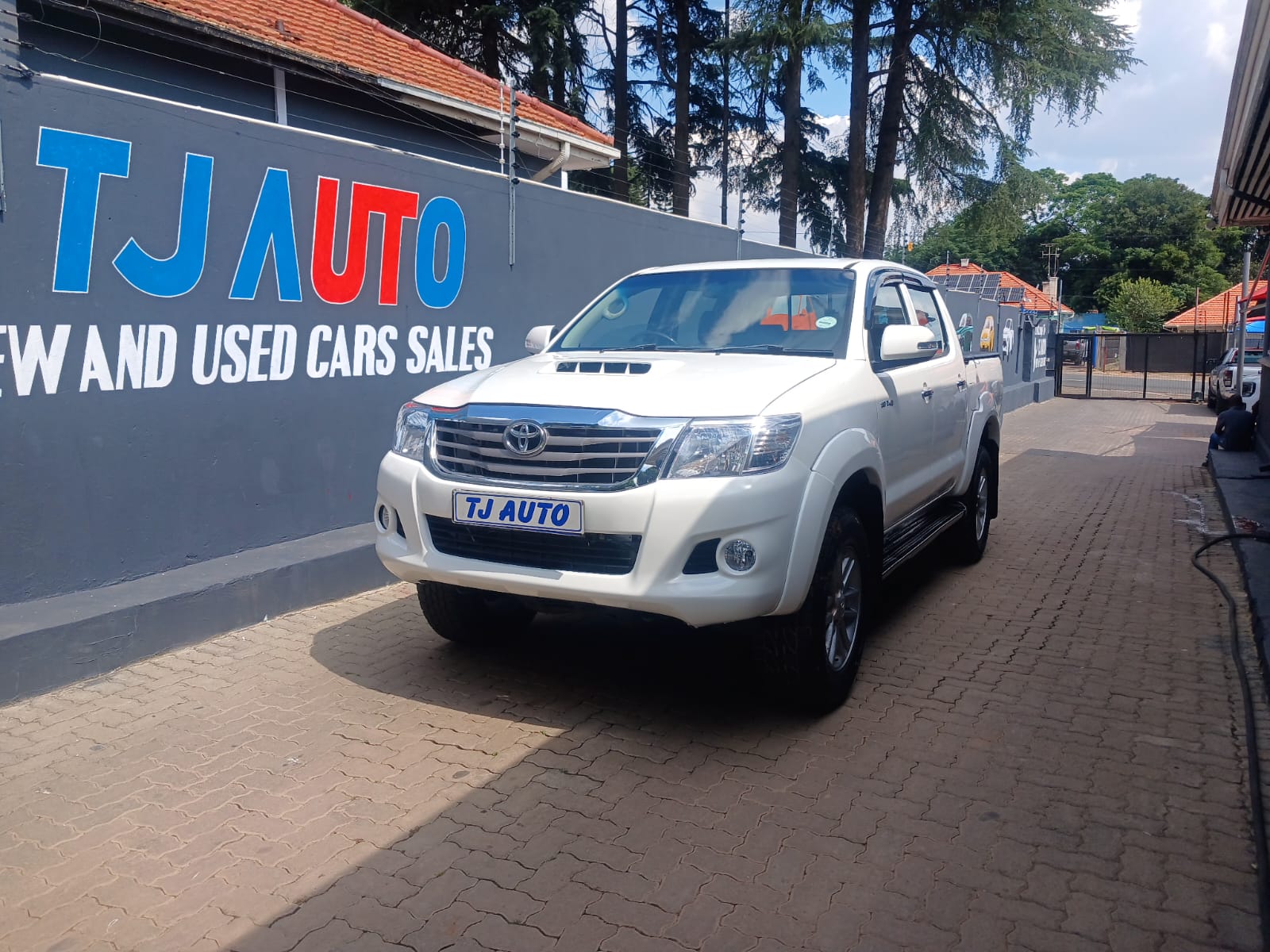 Read more about the article 2011 TOYOTA HILUX 3.0D-4D DOUBLE CAB RAIDER AUTO