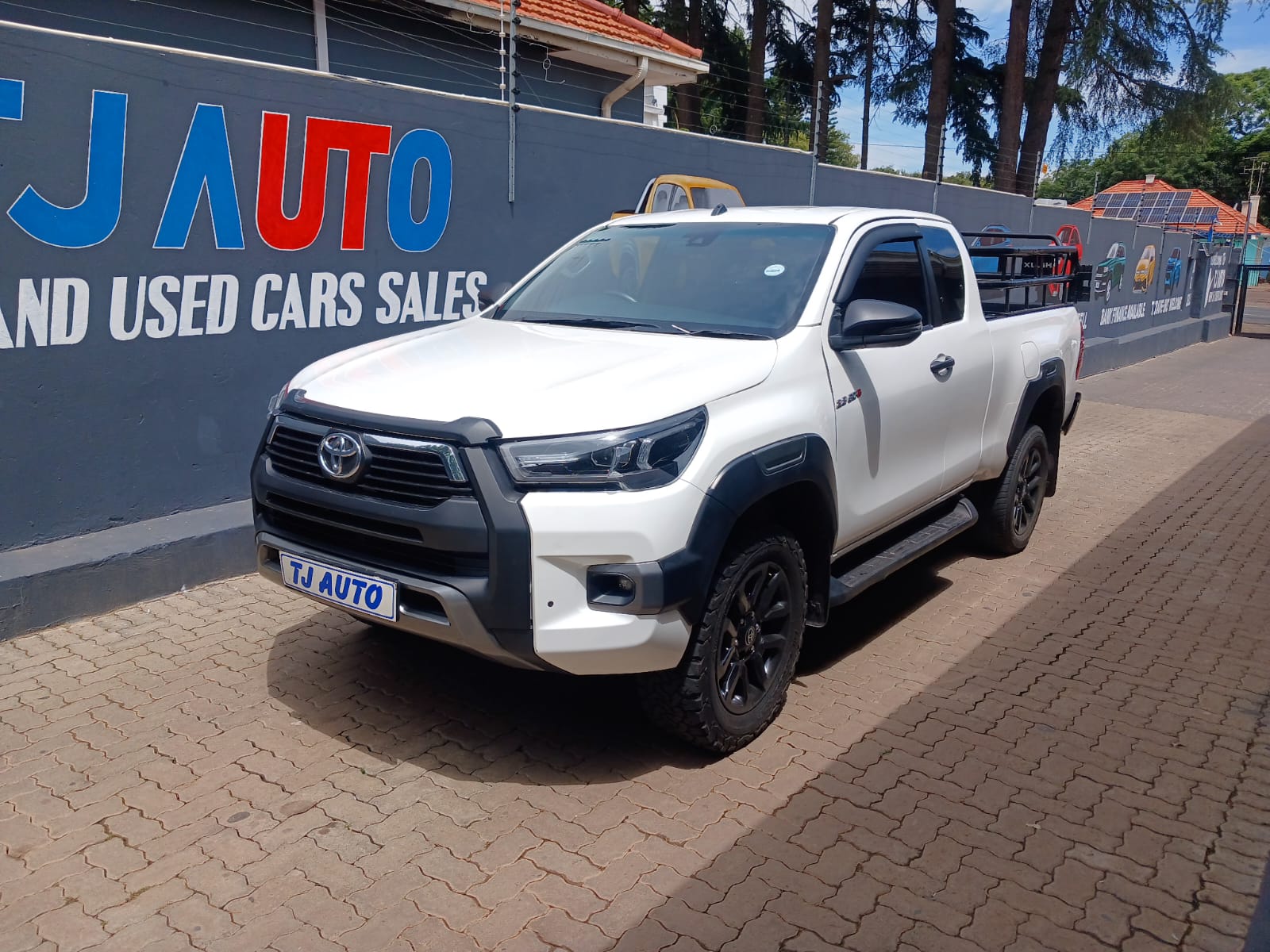 Read more about the article 2024 TOYOTA HILUX 2.8GD-6 Xtra CAB 4×4 LEGEND