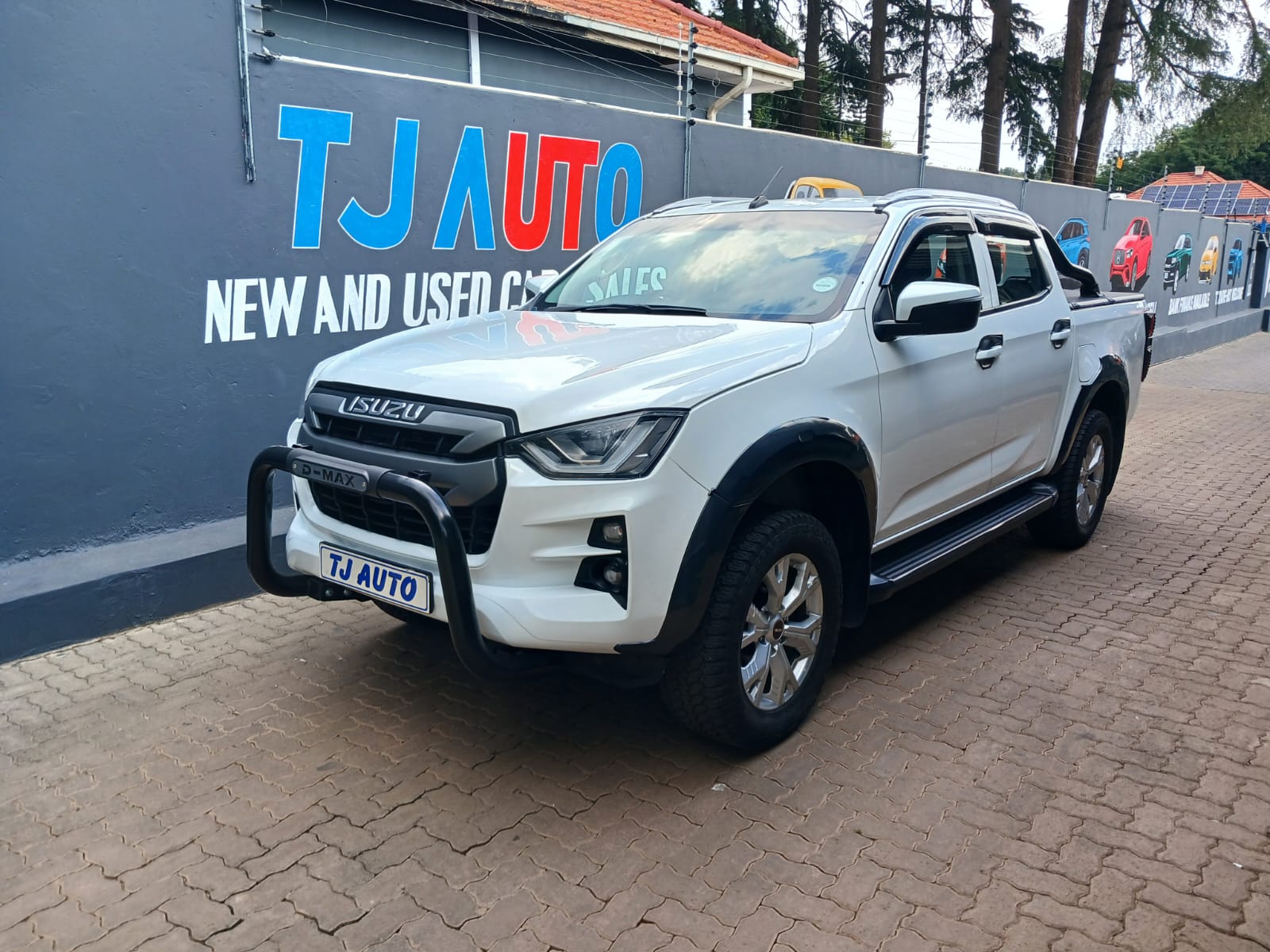 Read more about the article 2024 ISUZU D-Max 1.9TD DOUBLE CAB LS AUTO
